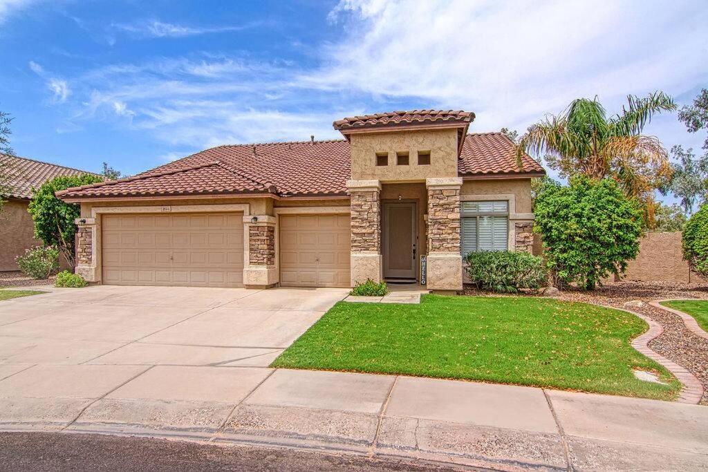 Four-Bedroom House photo 2
