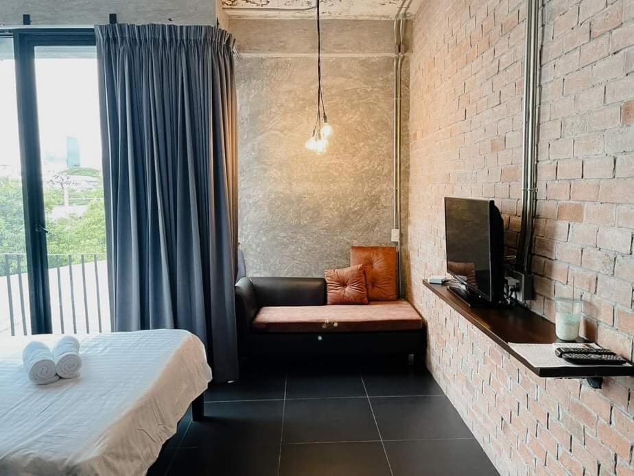 Queen Room with Balcony photo 2