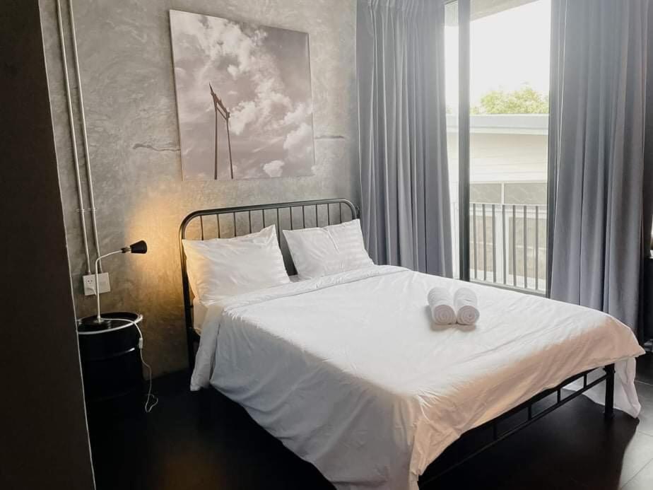 Queen Room with Balcony photo 1
