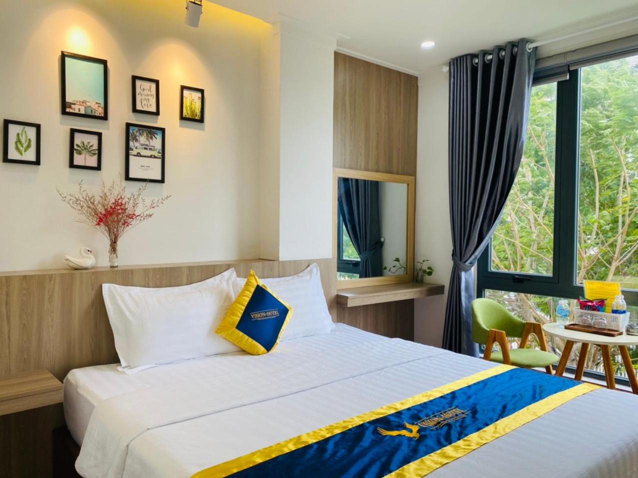 Deluxe Room (2 Adults + 1 Child) - Photo 8