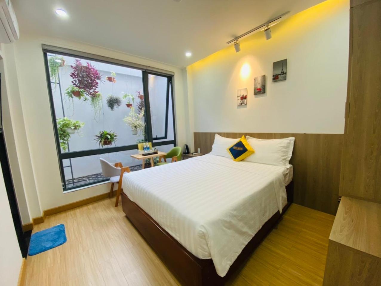Large Double Room - Photo 7