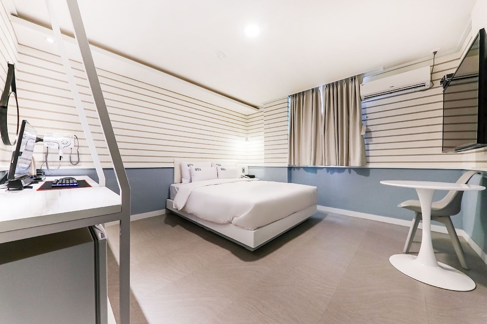Standard Room - Photo 1