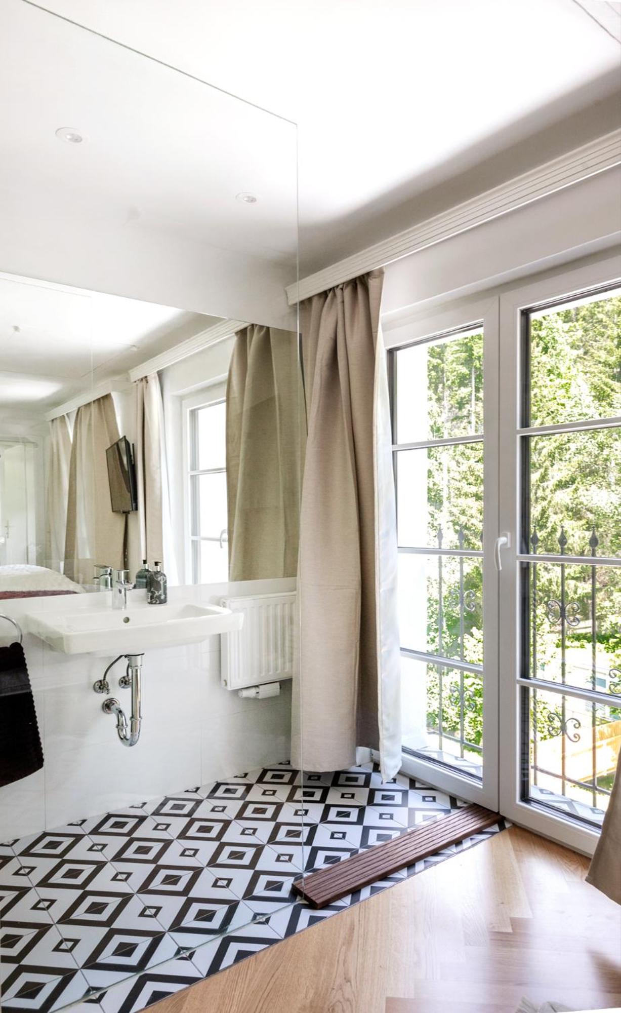 Small Double Room - Photo 6