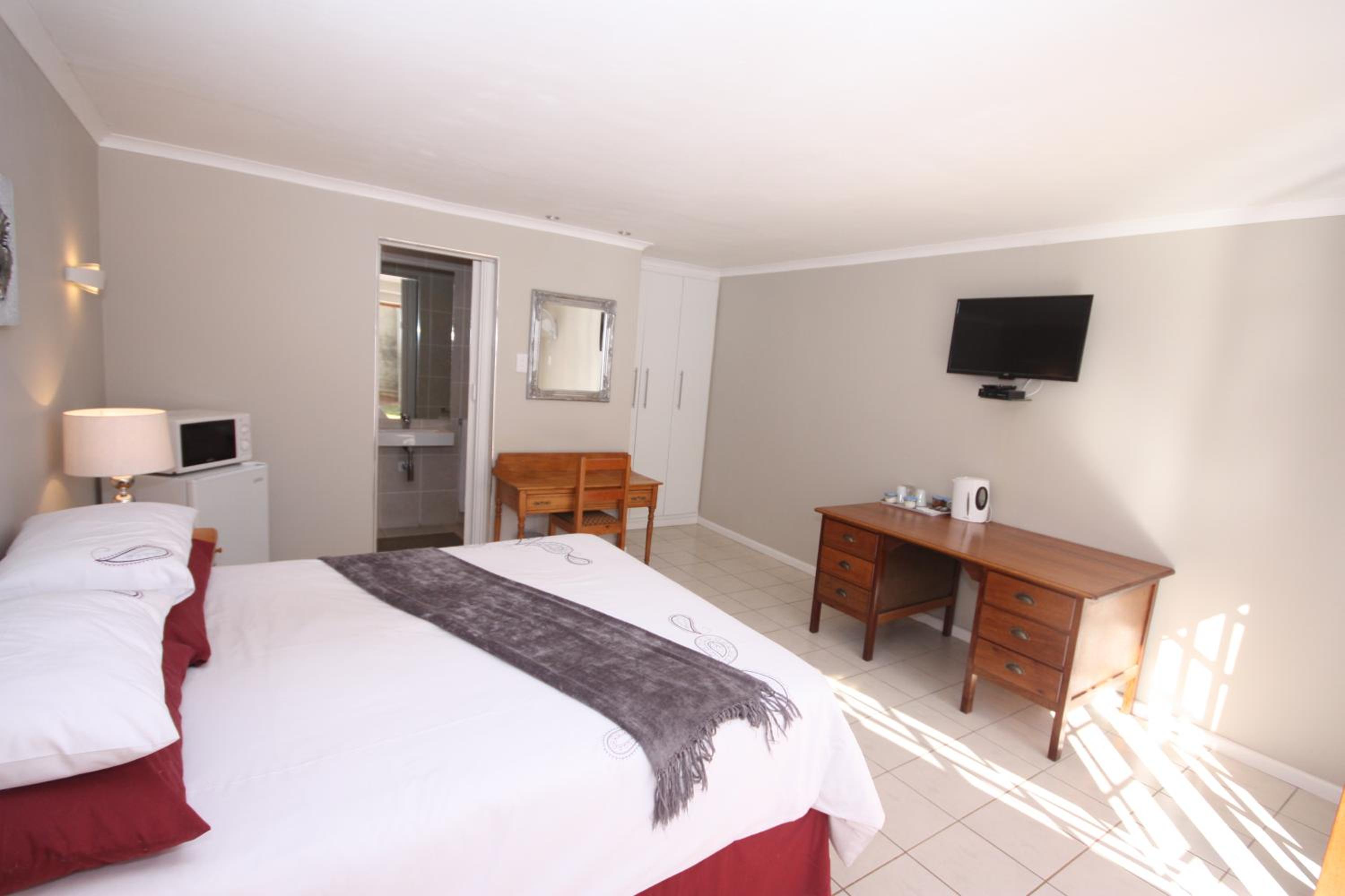 Standard Queen Room photo 3