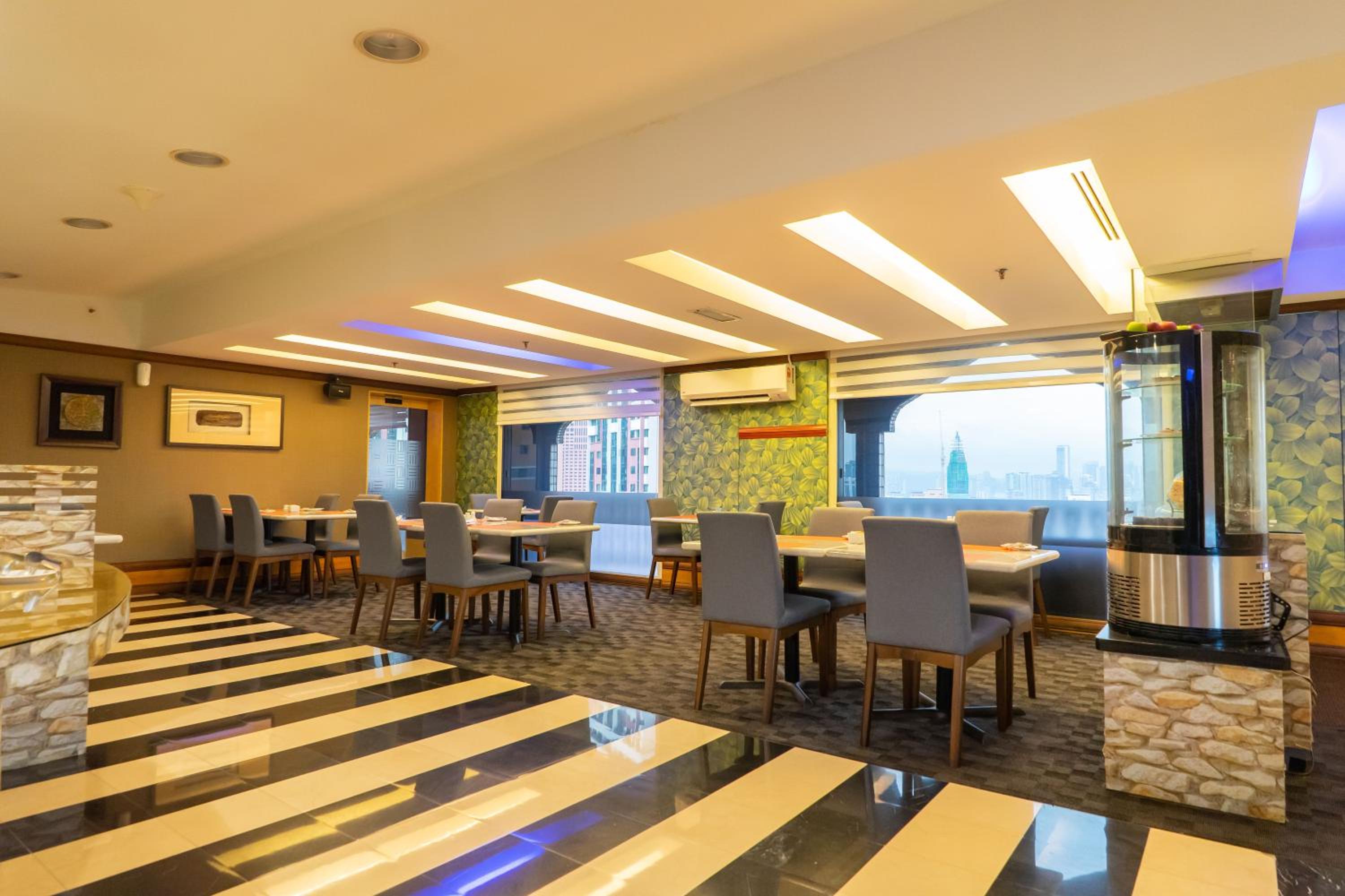 Club Twin Room with Club Lounge access photo 3