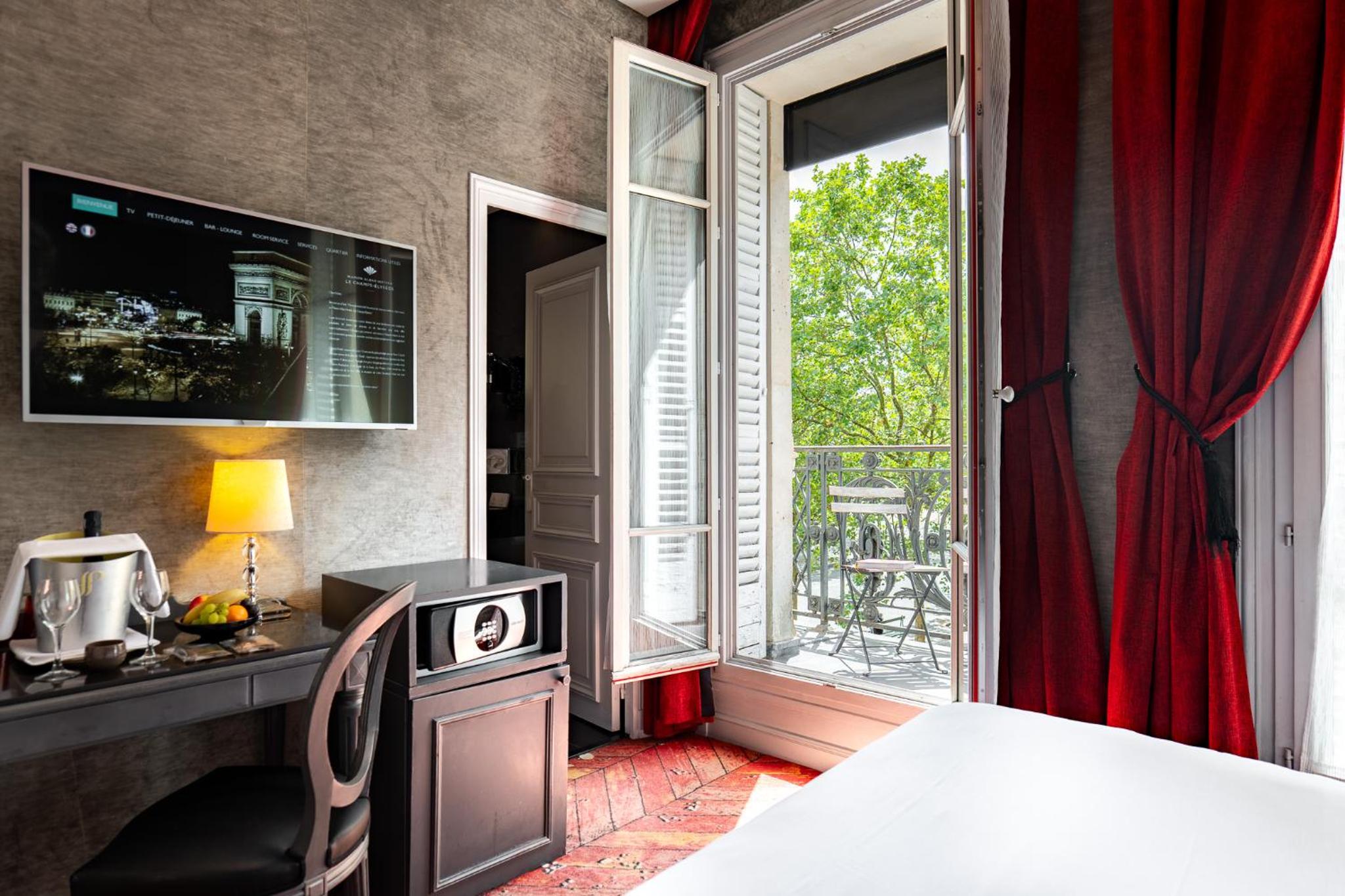 Double Room Double Room