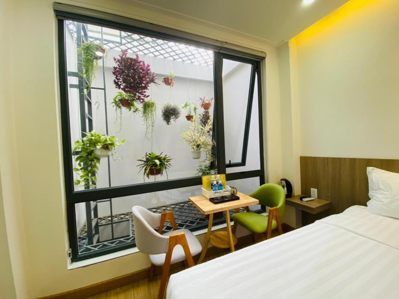 Large Double Room - Photo 2
