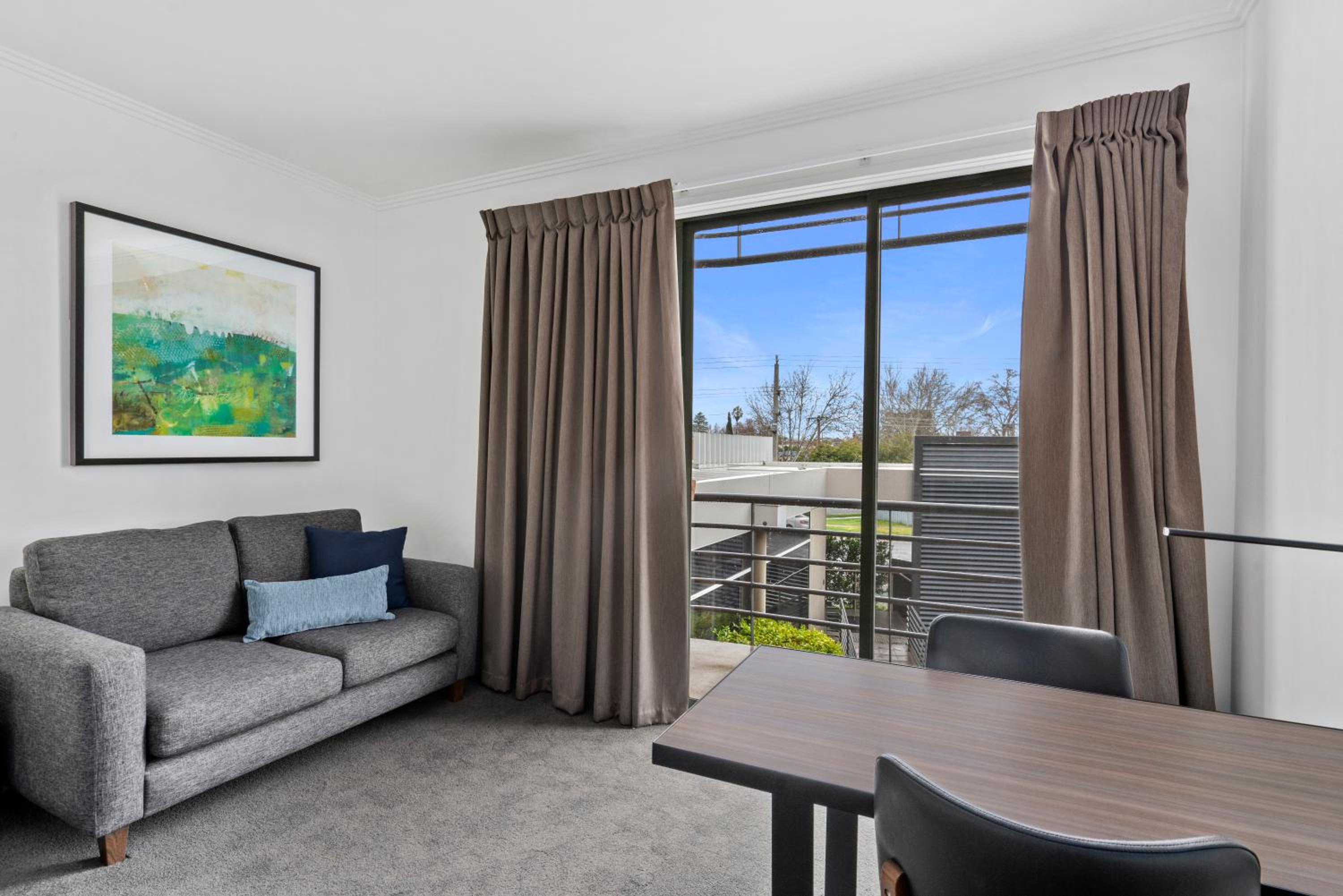 Queen Suite - Photo 2