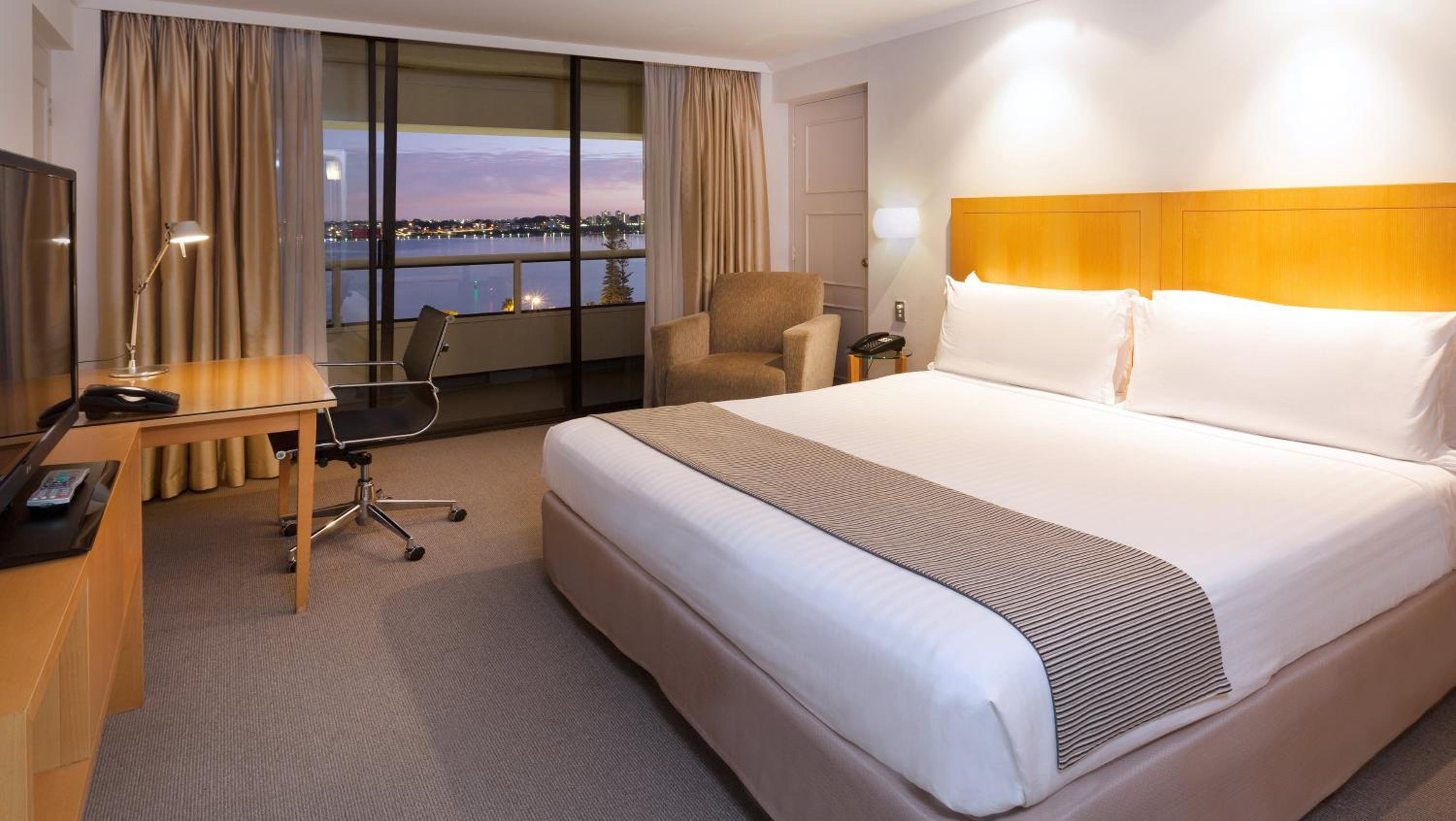 Premium King Room with Balcony and River View - Top Floor - Photo 1