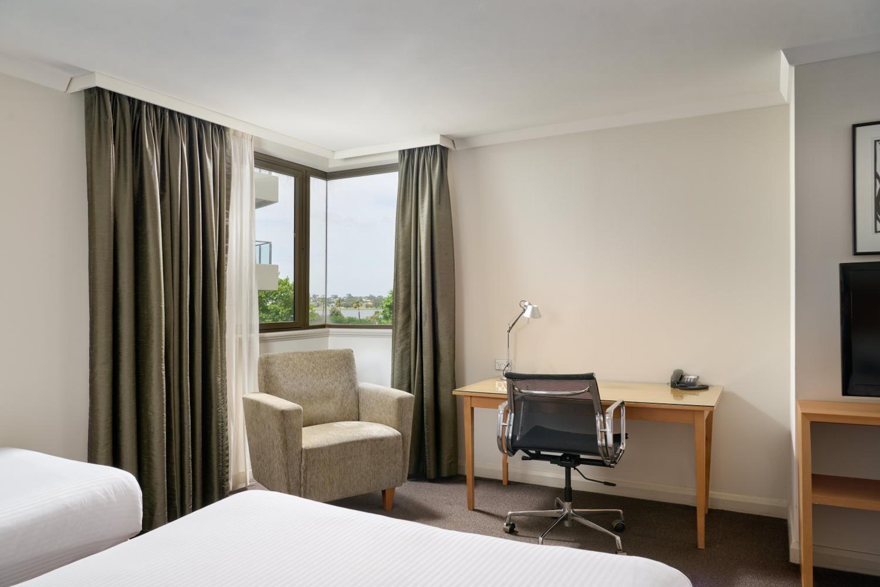 Standard Double Room with One Single Bed - Photo 5