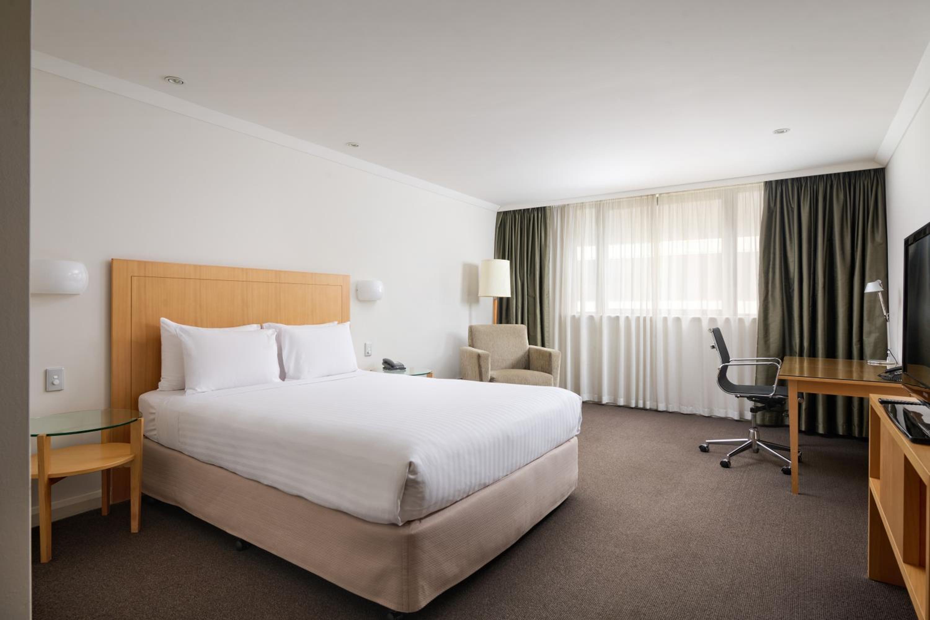 Standard Queen Room - Accessible - Photo 2