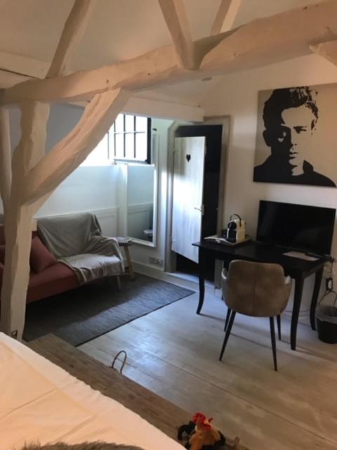 Deluxe Double Room (2 Adults + 1 Child)