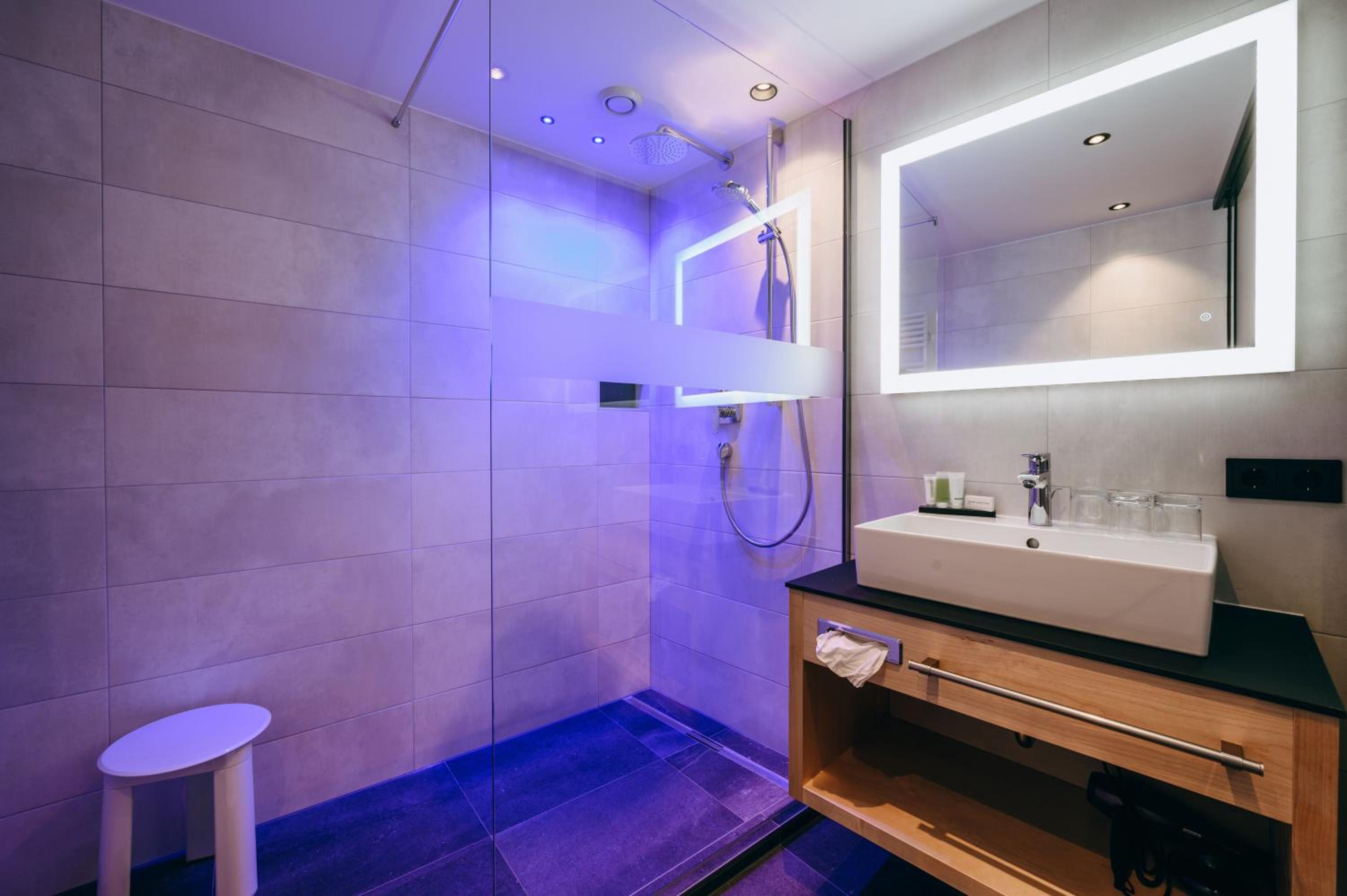 Double or Twin Room with Balcony - Photo 5