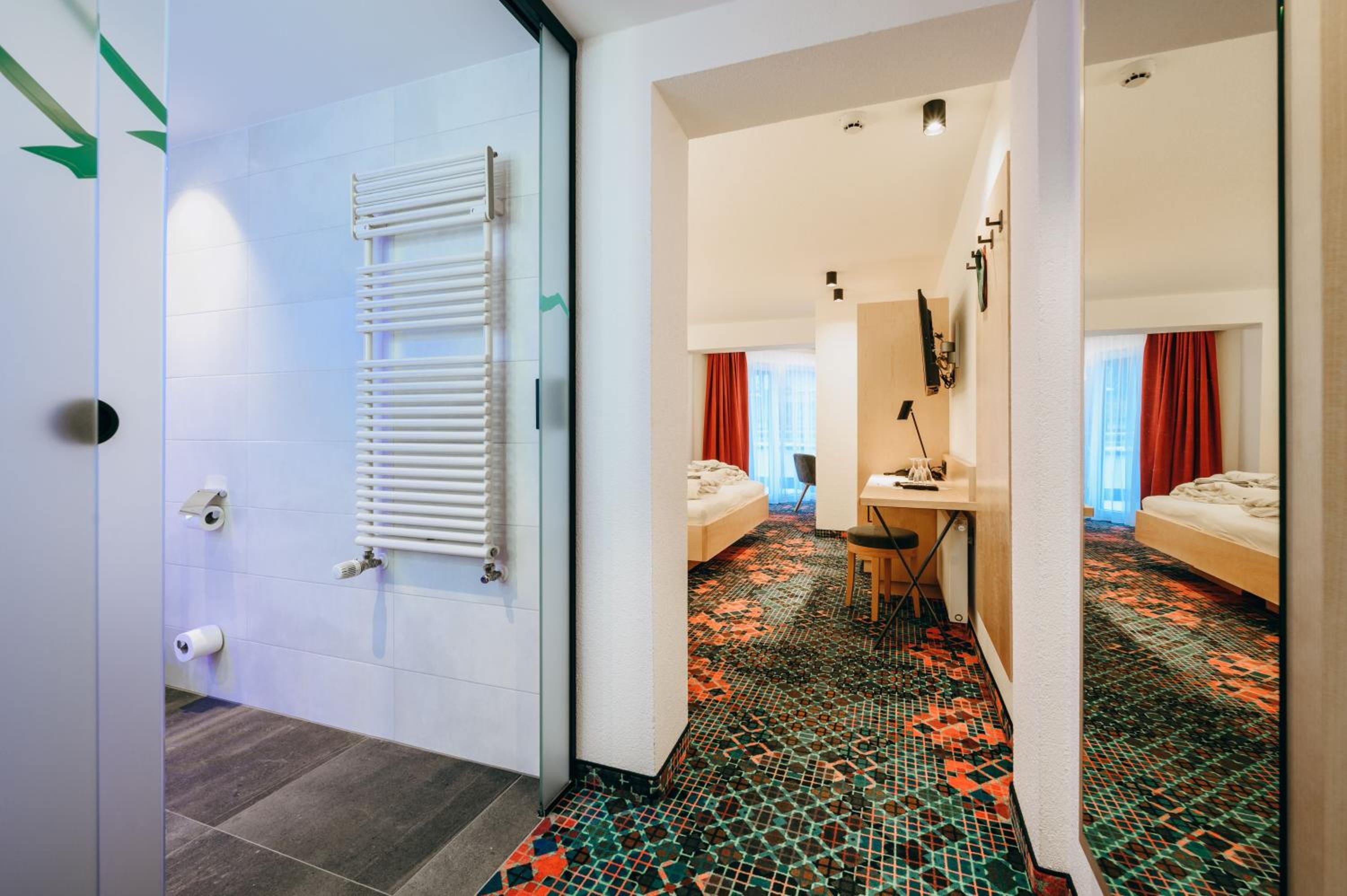 Triple Room with Balcony - Photo 21