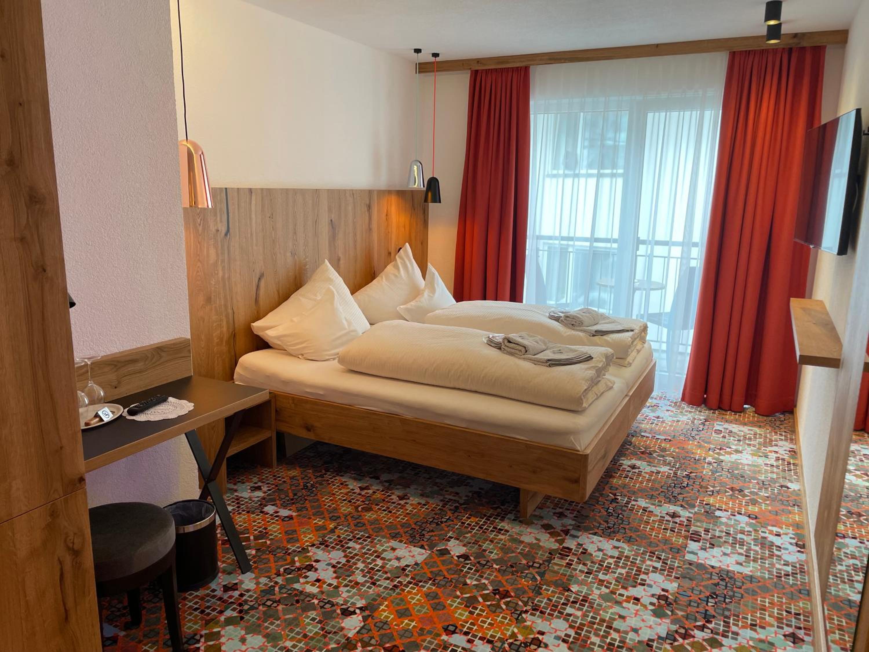 Double or Twin Room with Balcony - Photo 1