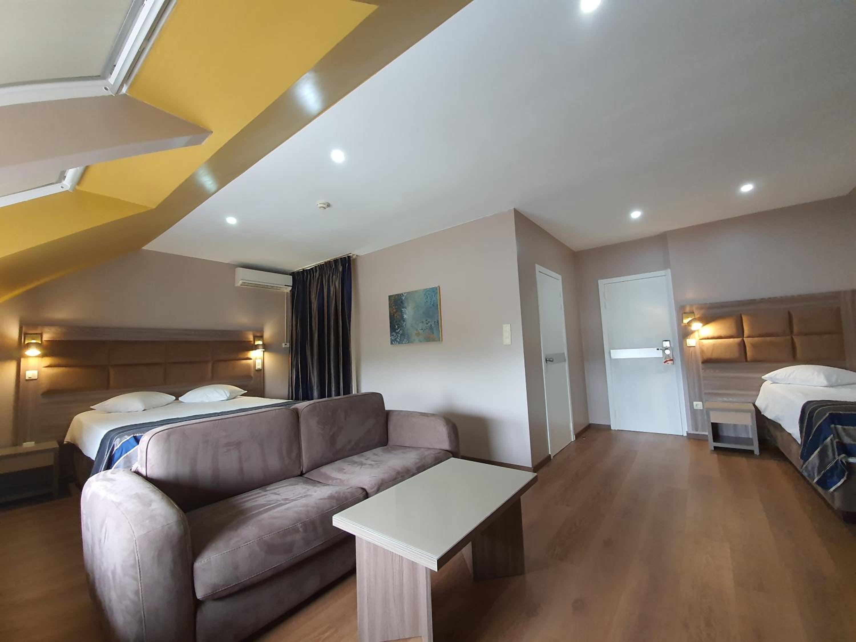 Deluxe Family Room - Photo 6