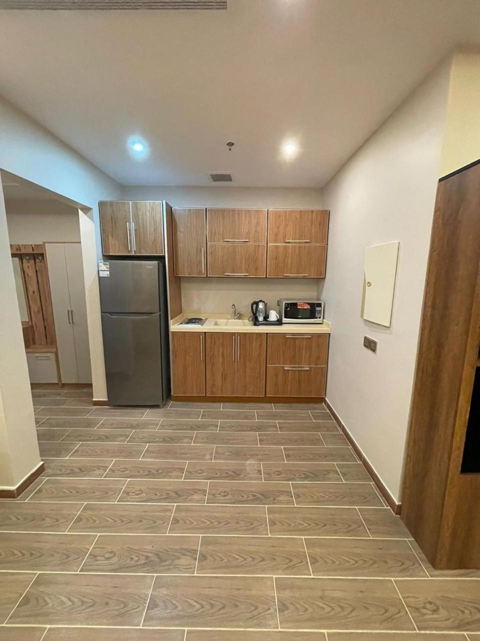 One-Bedroom Apartment - Photo 6
