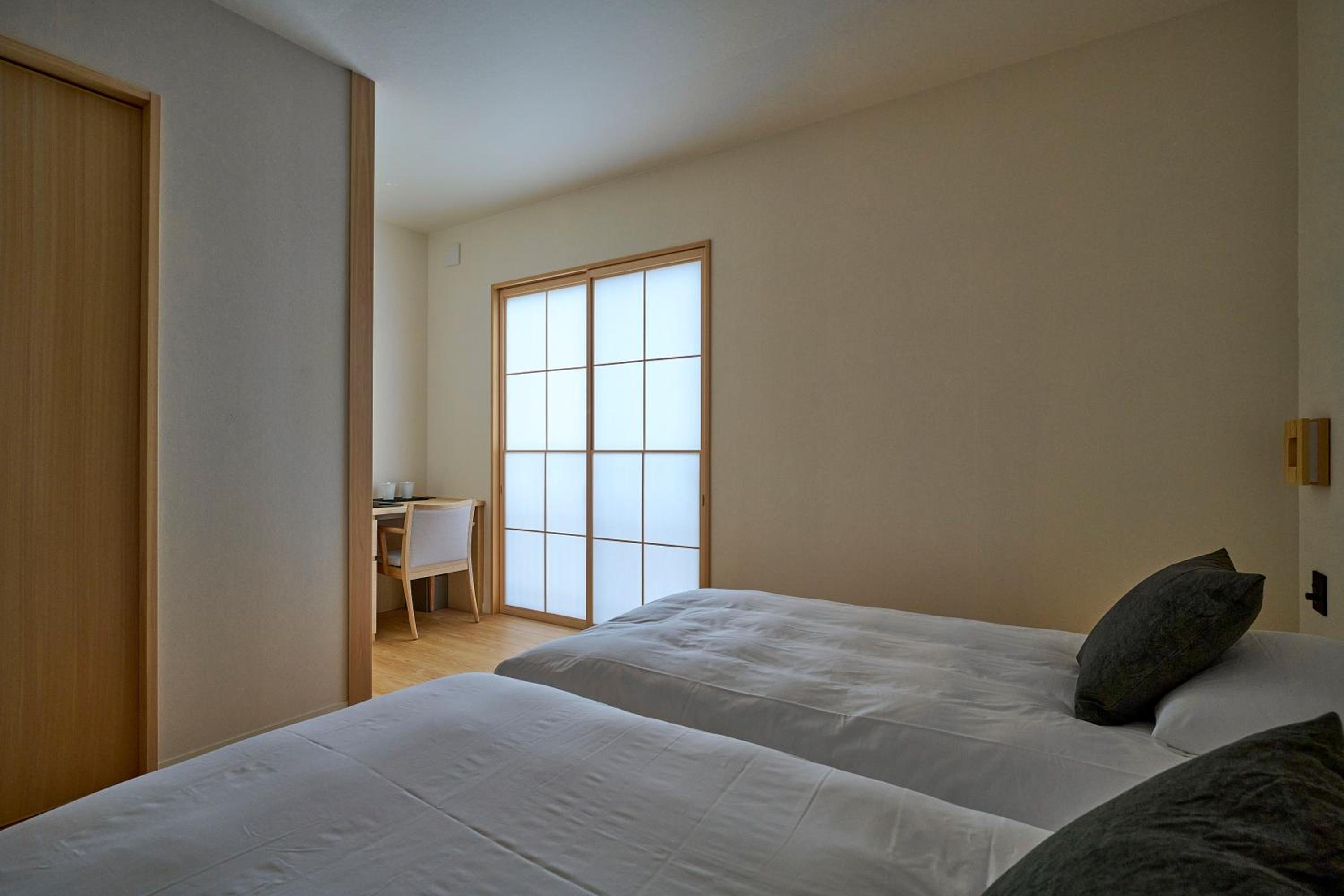 Twin Room with Shower - Photo 9