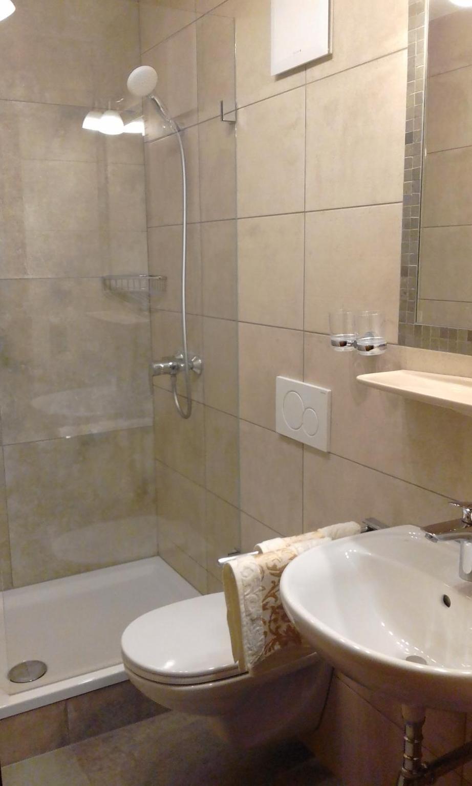 One-Bedroom Apartment - Photo 4
