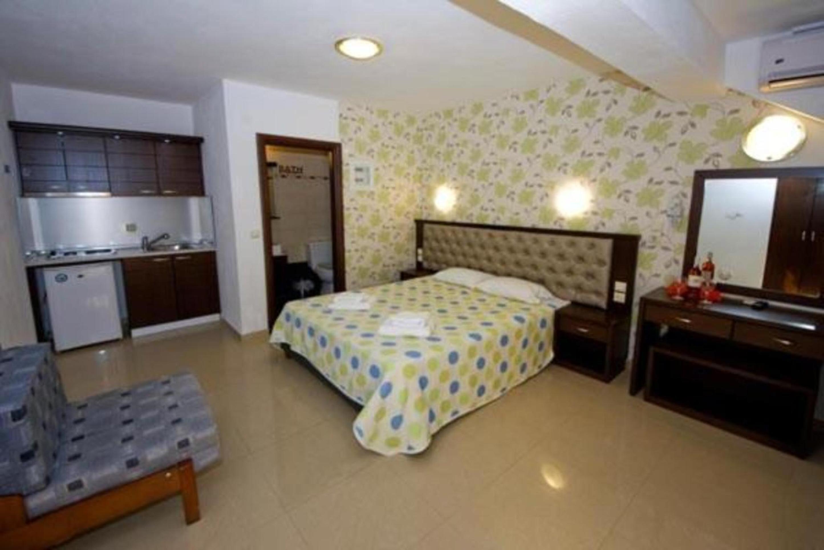 Standard Studio with Garden View photo 2