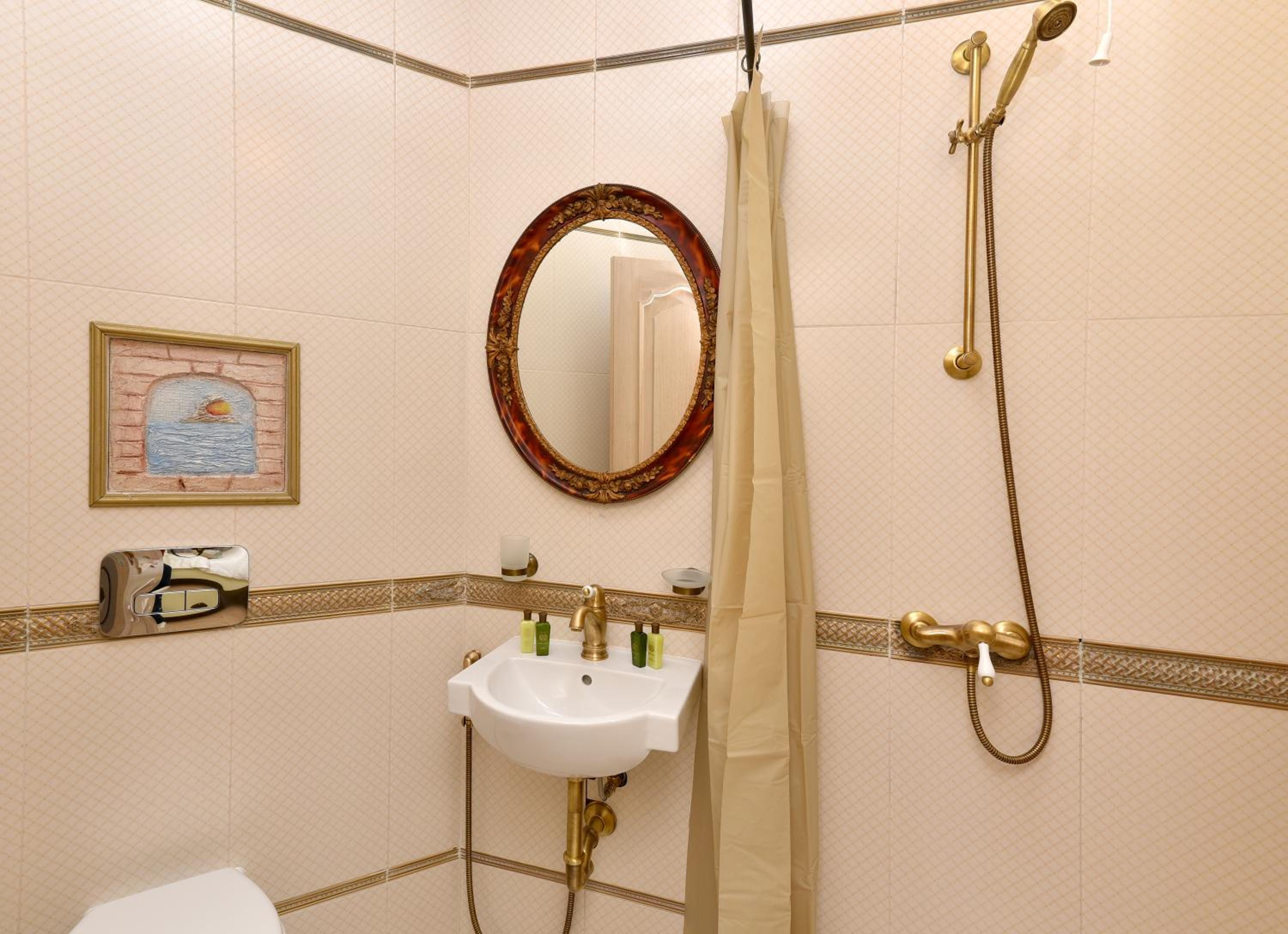 Double or Twin Room - Photo 5