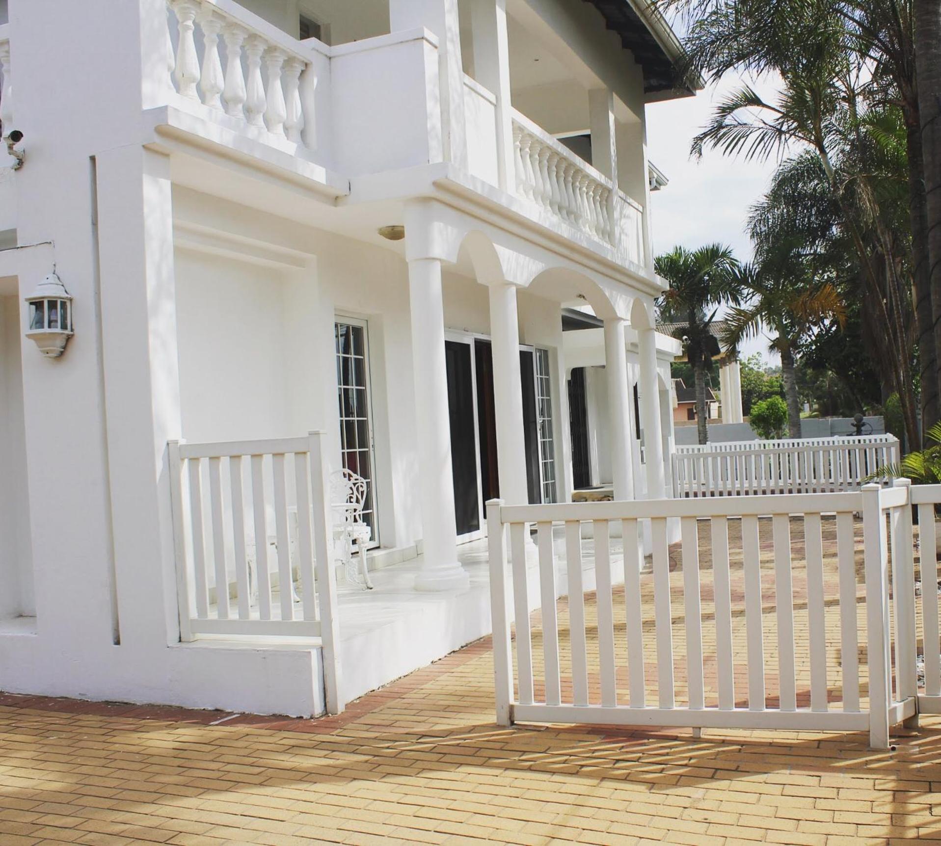 Six-Bedroom House - Photo 14