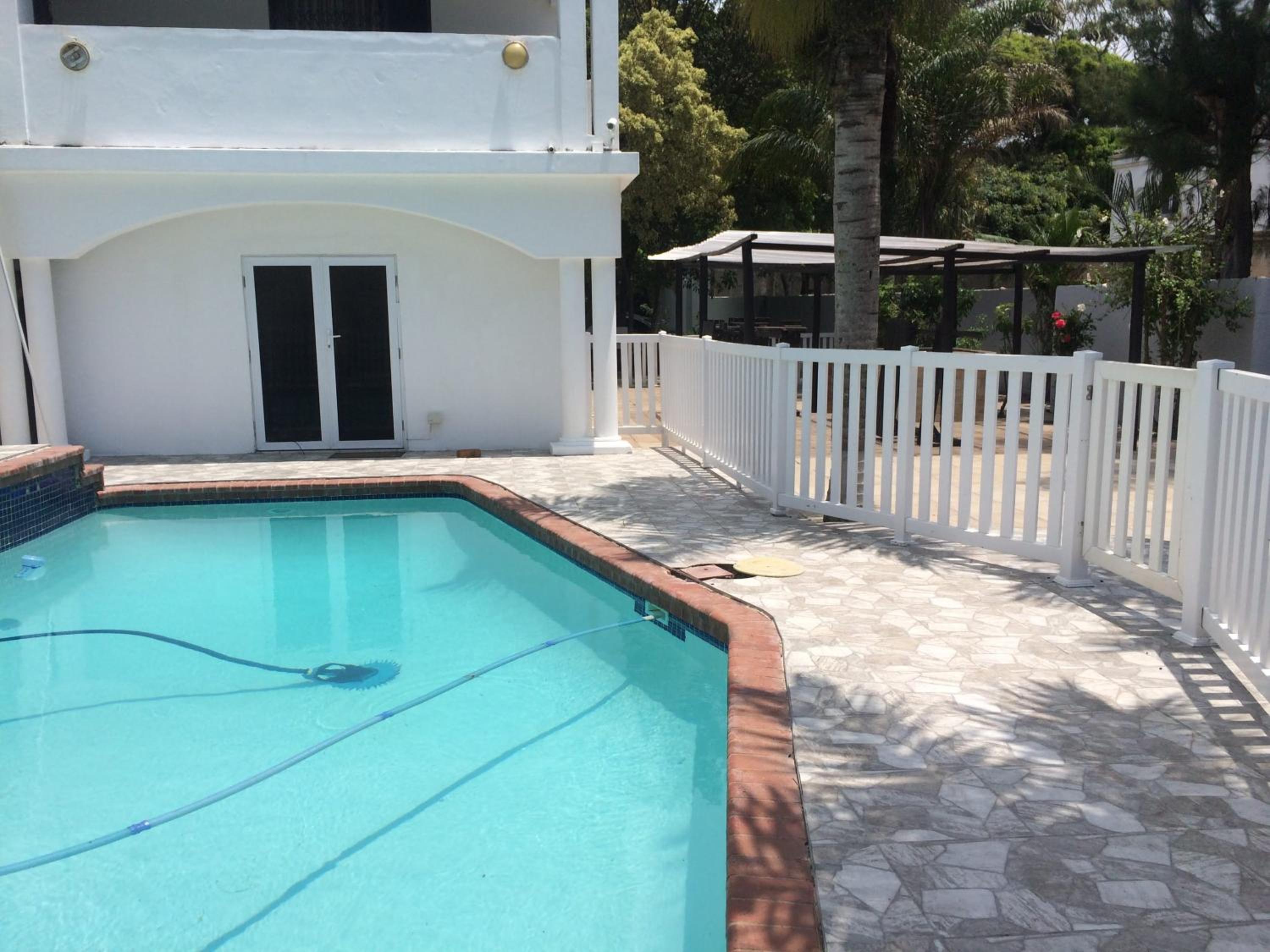 Six-Bedroom House - Photo 15
