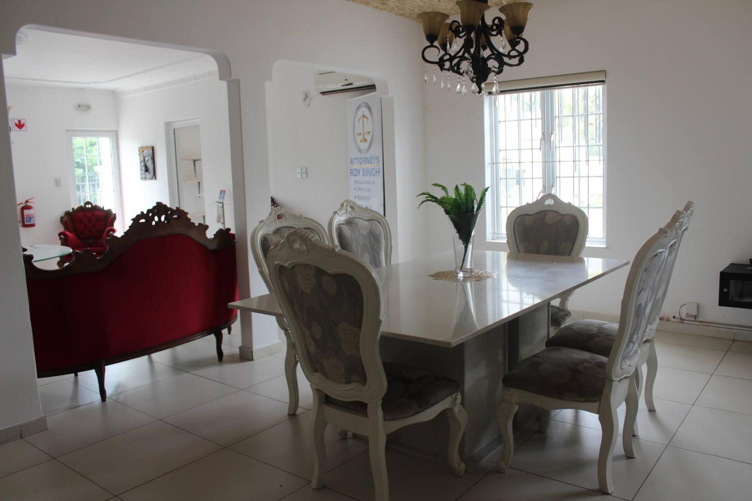 Six-Bedroom House - Photo 16