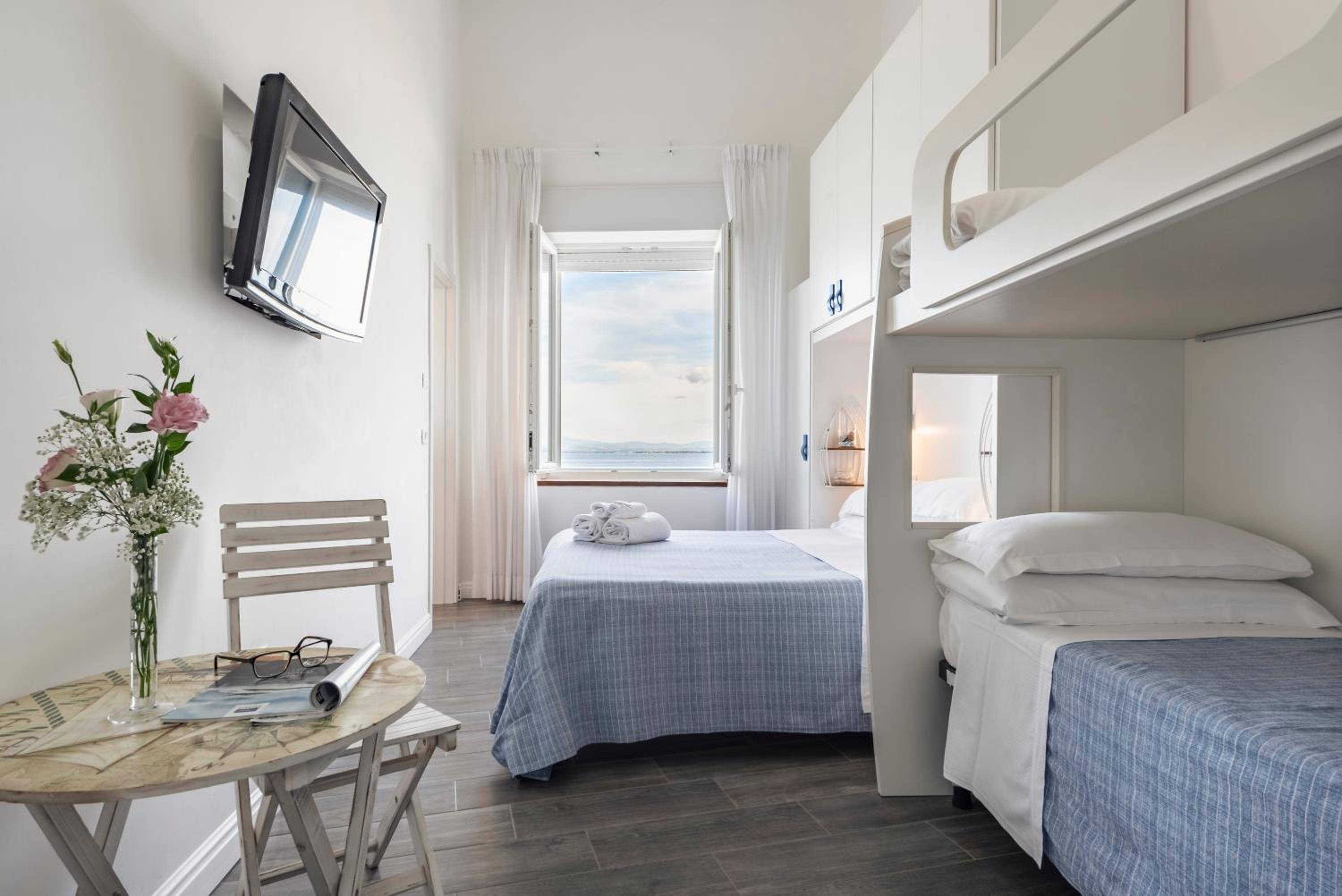 Family Room with Sea View - Photo 1