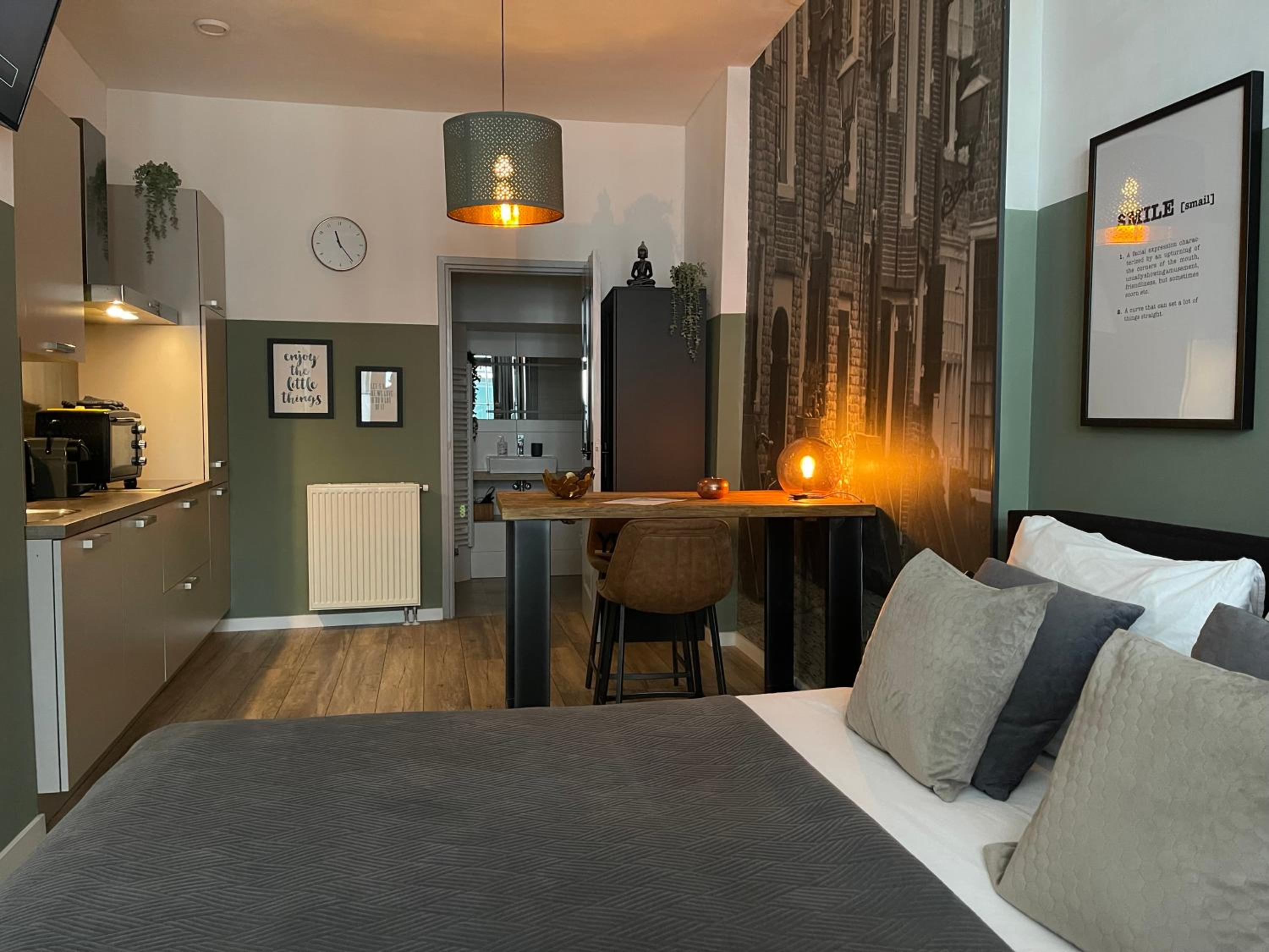Studio Apartment photo 1