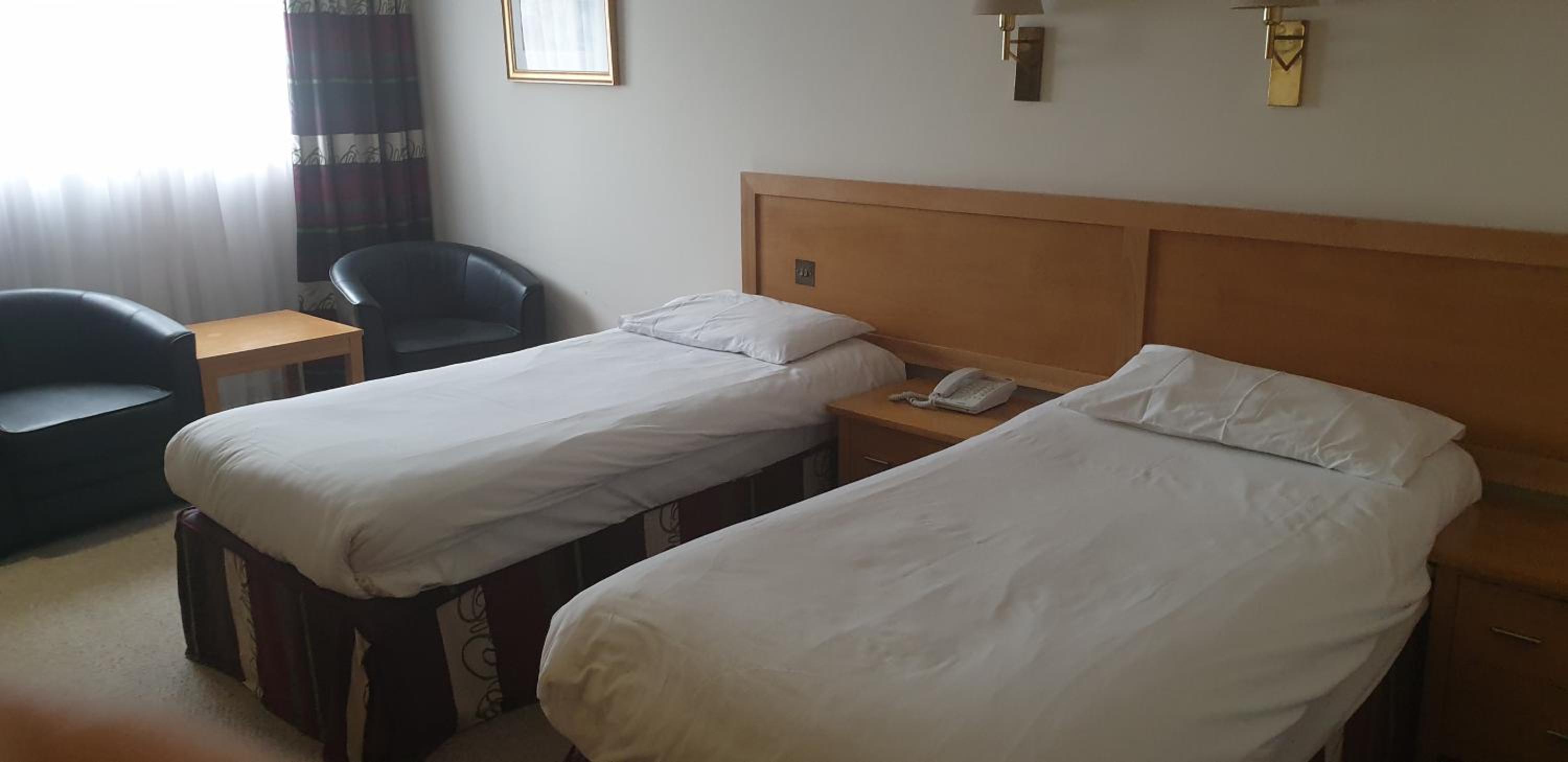 Standard Twin Room - Photo 2