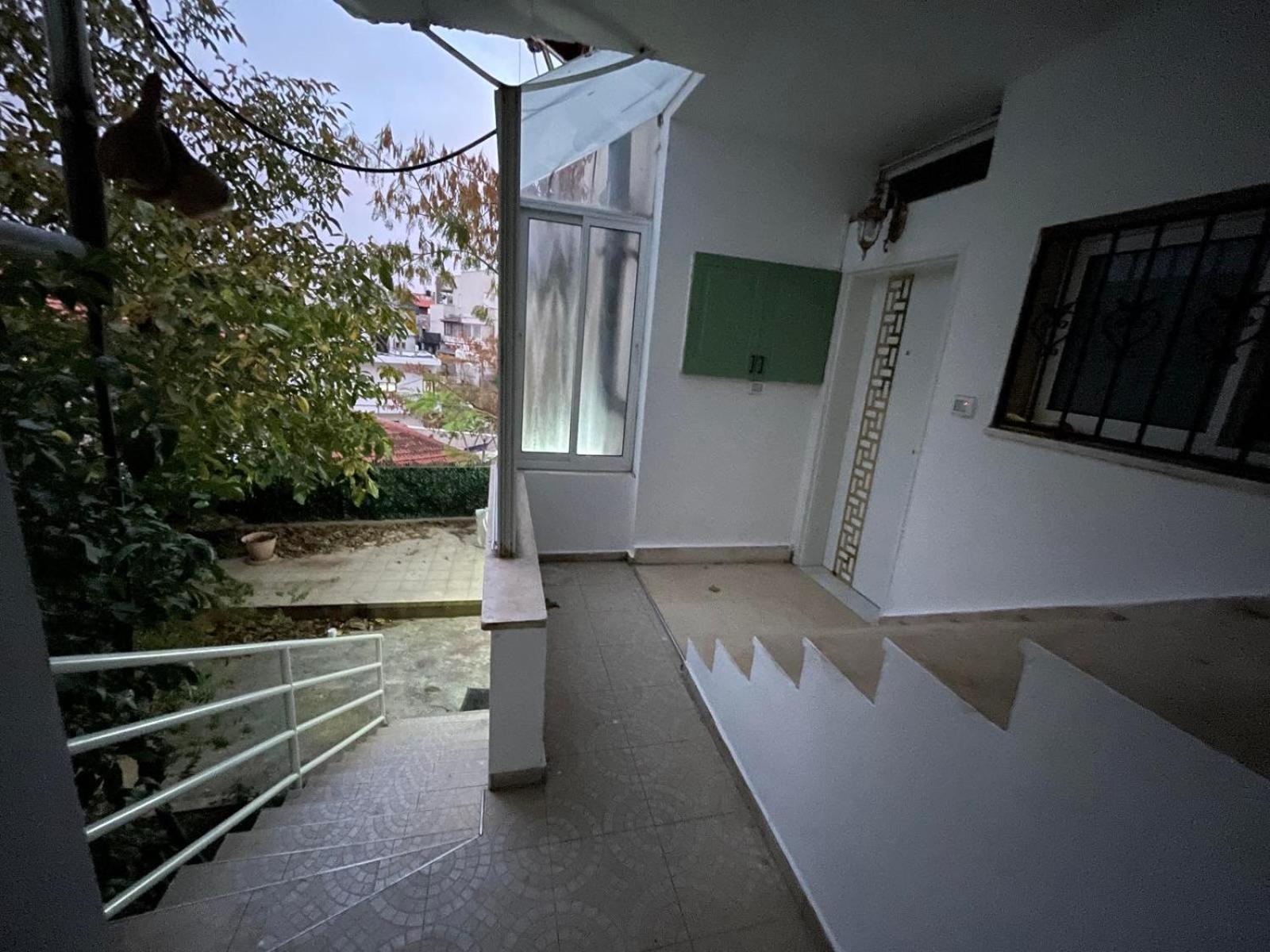 Two-Bedroom House - Photo 2