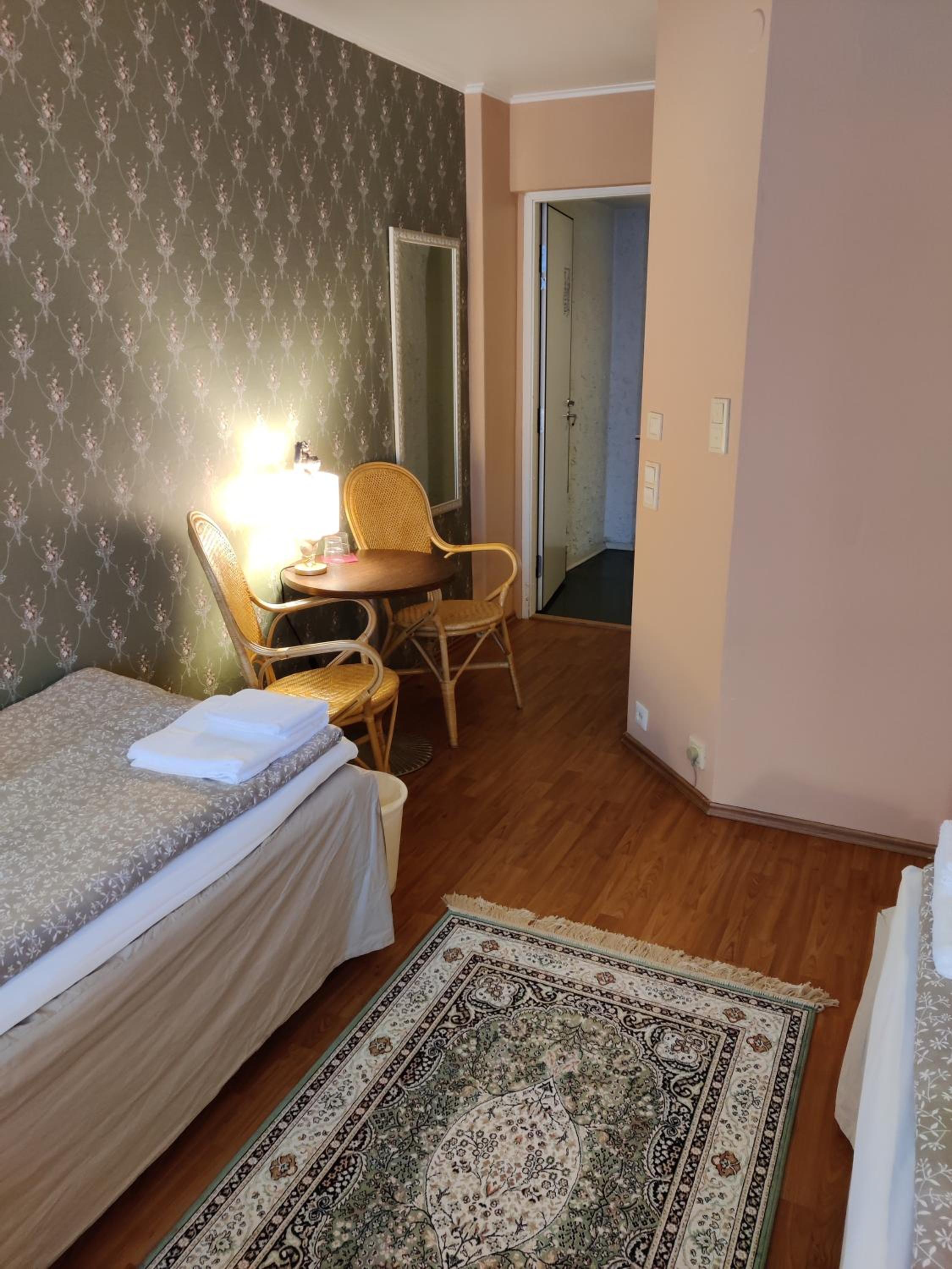 Standard Twin Room - Photo 5