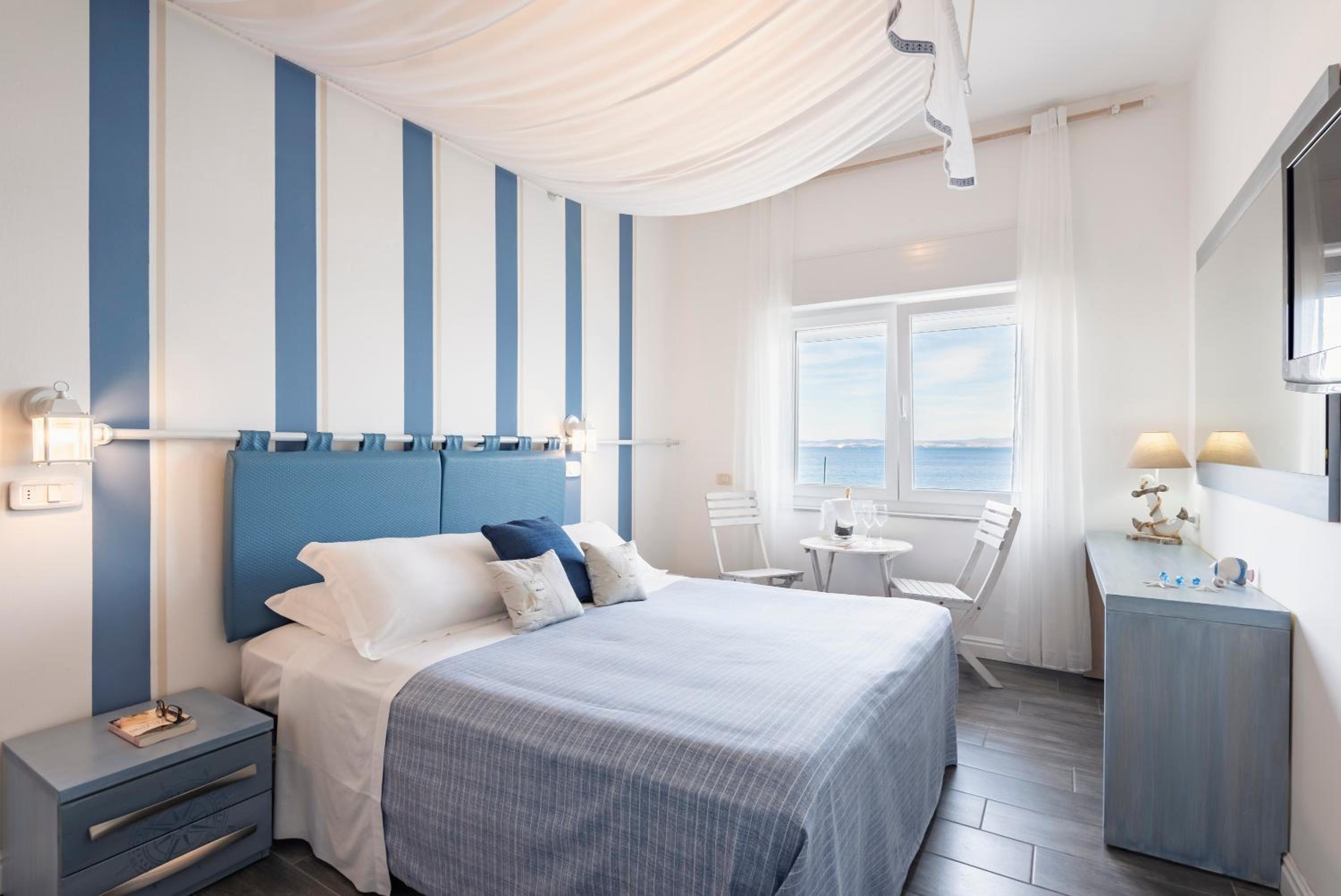 Standard King Room with Sea View - Photo 1