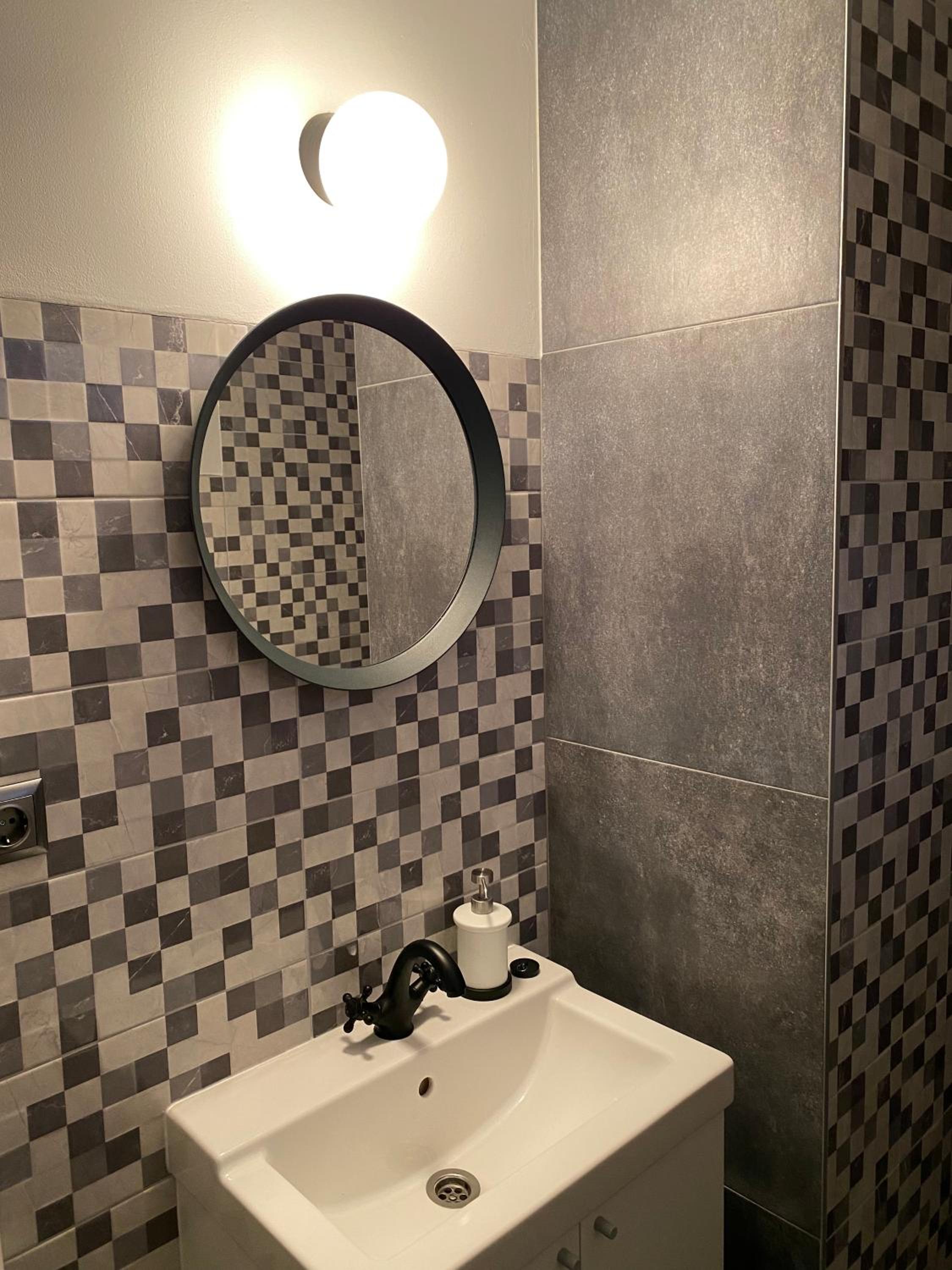 One-Bedroom Apartment - Photo 12