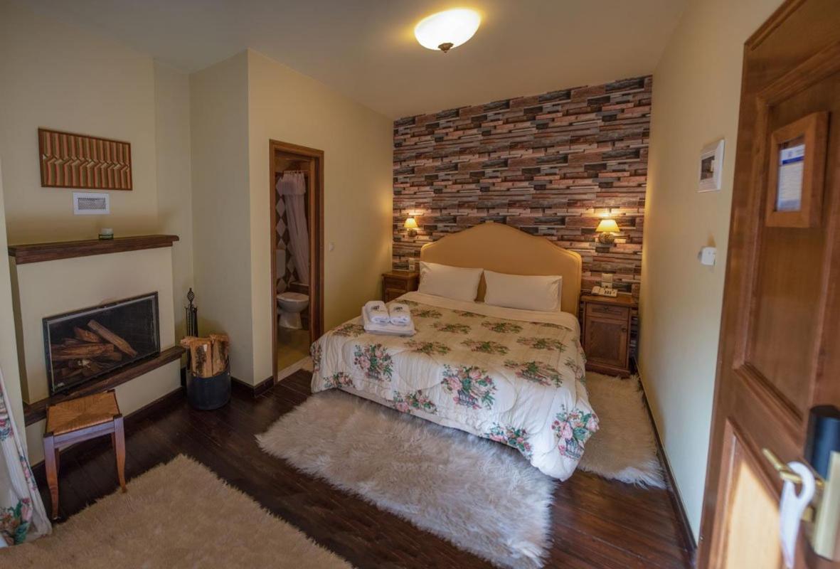 Deluxe Room with Fireplace photo 1