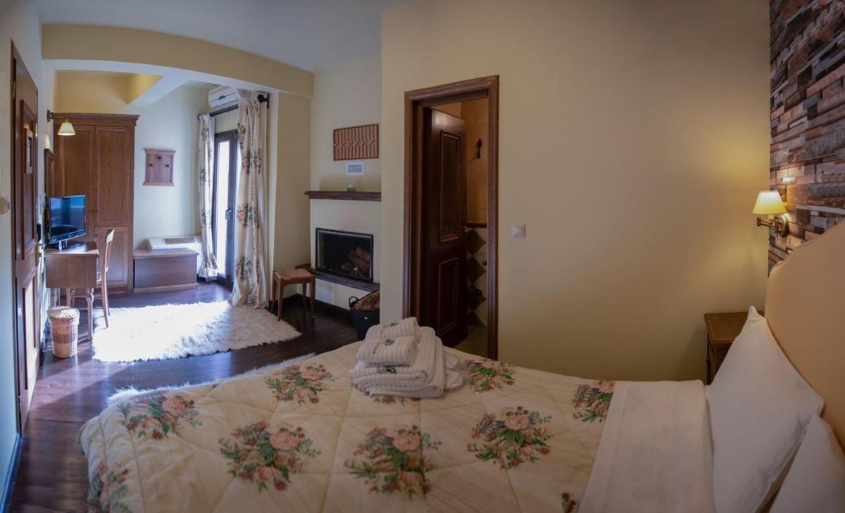 Deluxe Room with Fireplace photo 2