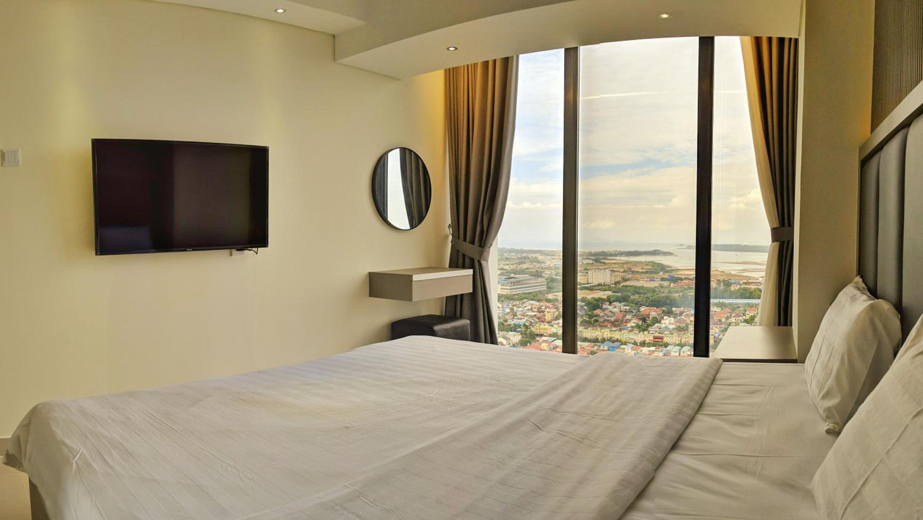 One-Bedroom Apartment - Photo 1