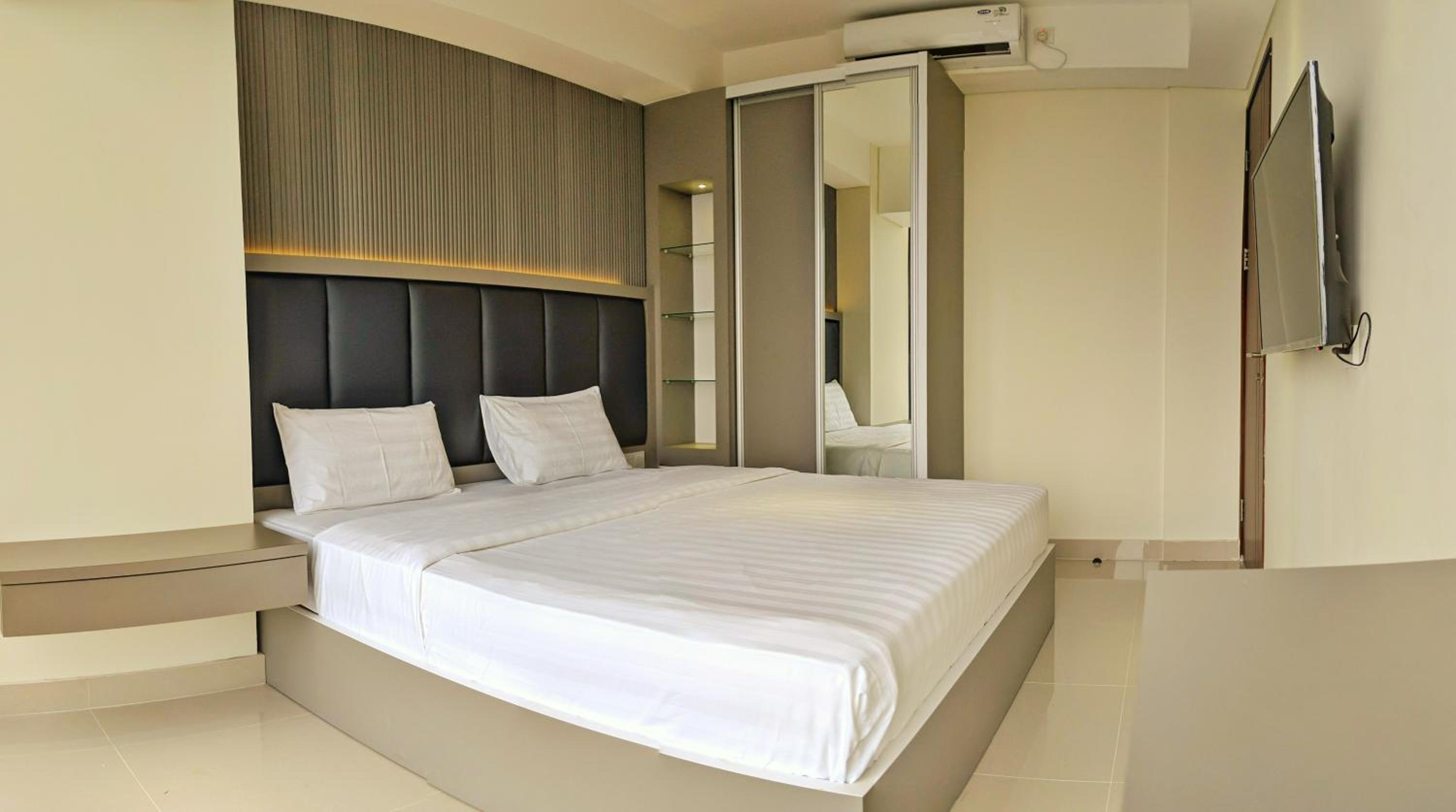 One-Bedroom Apartment - Photo 8