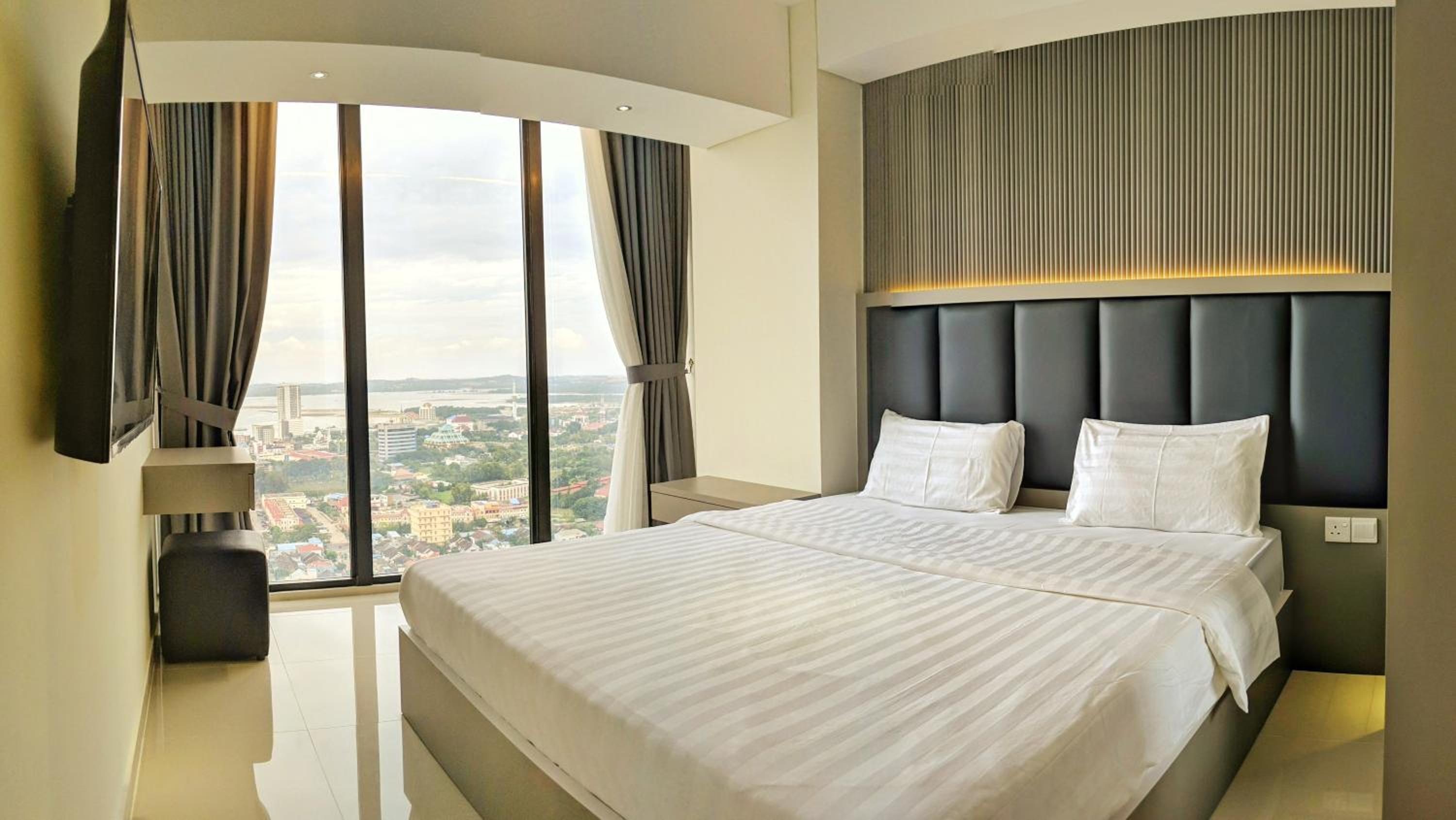 One-Bedroom Apartment - Photo 3