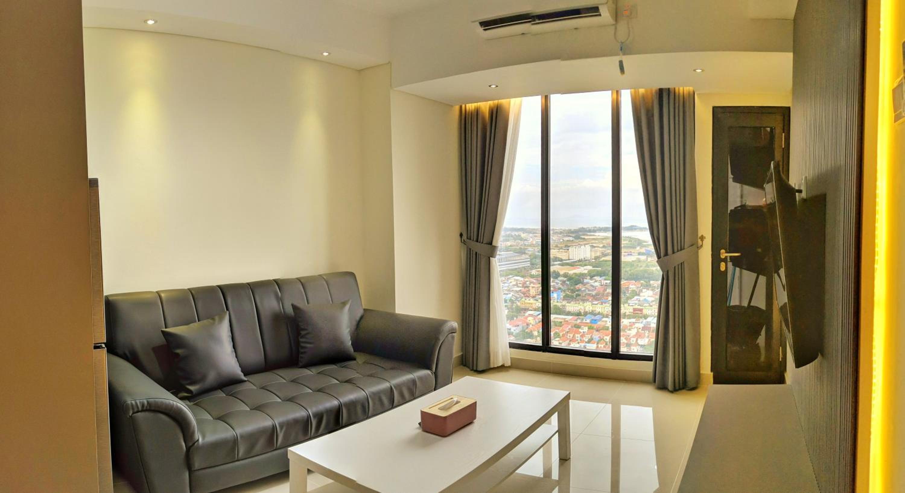 One-Bedroom Apartment - Photo 7