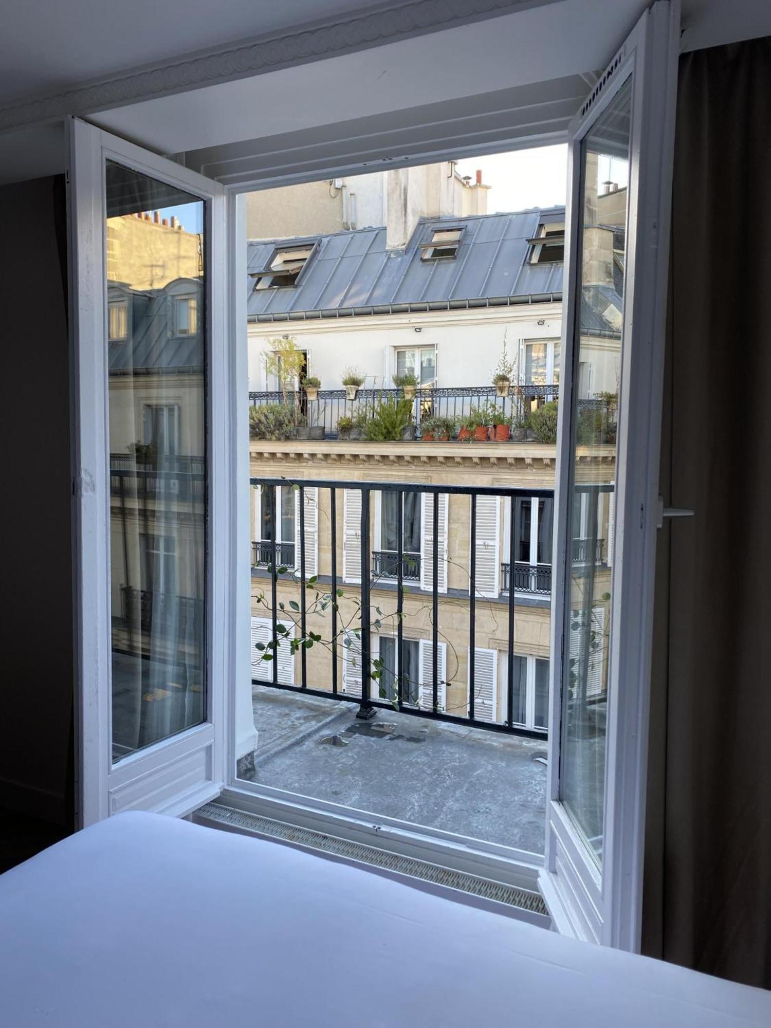 Deluxe Double Room with Balcony photo 2