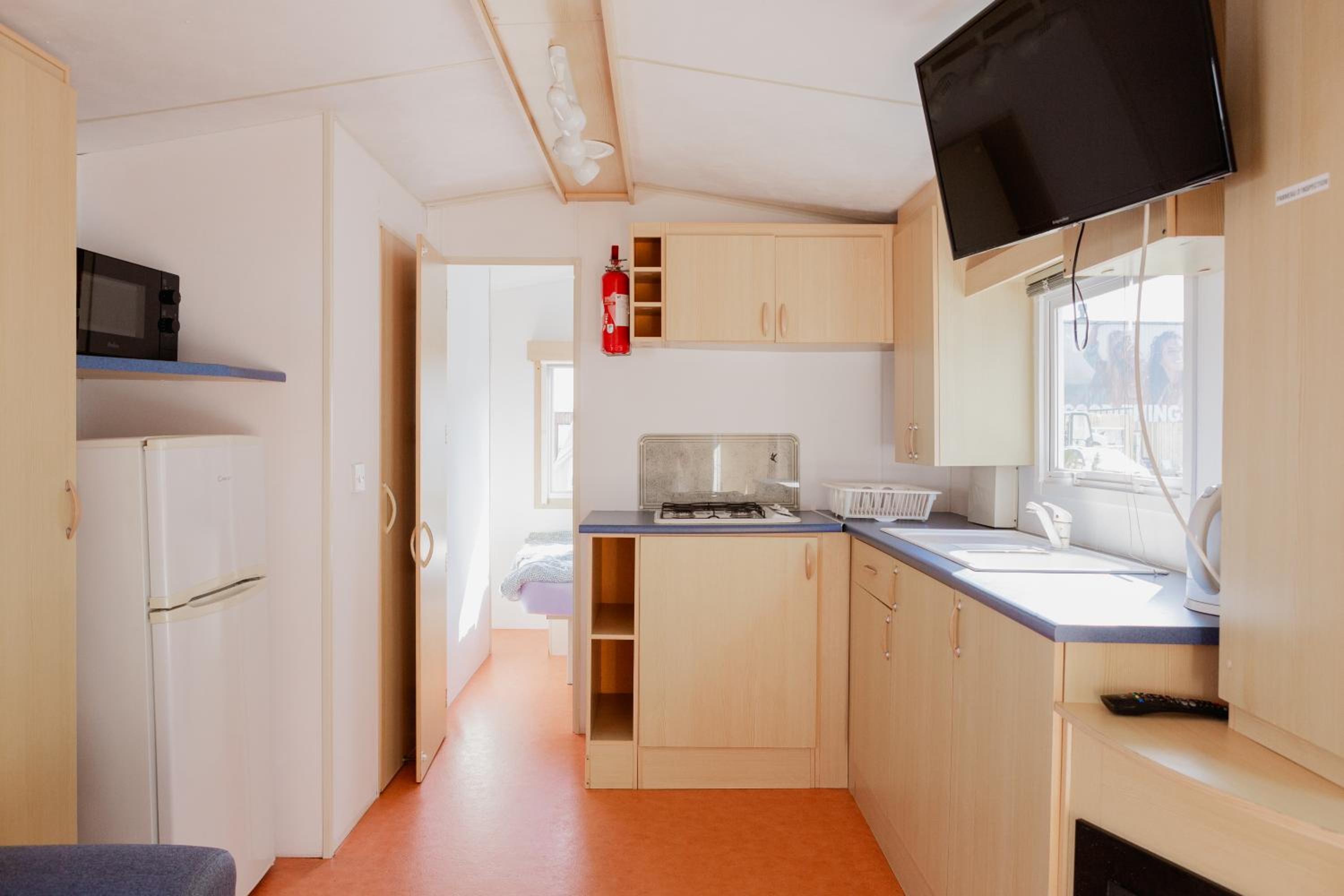 Mobile Home photo 2