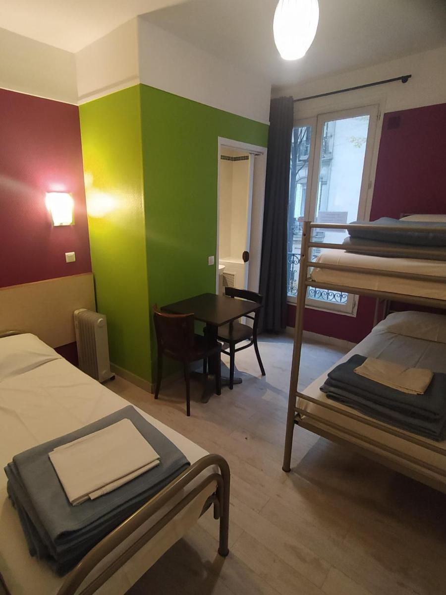 Single Bed in 3-Bed Male Dormitory Room photo 3