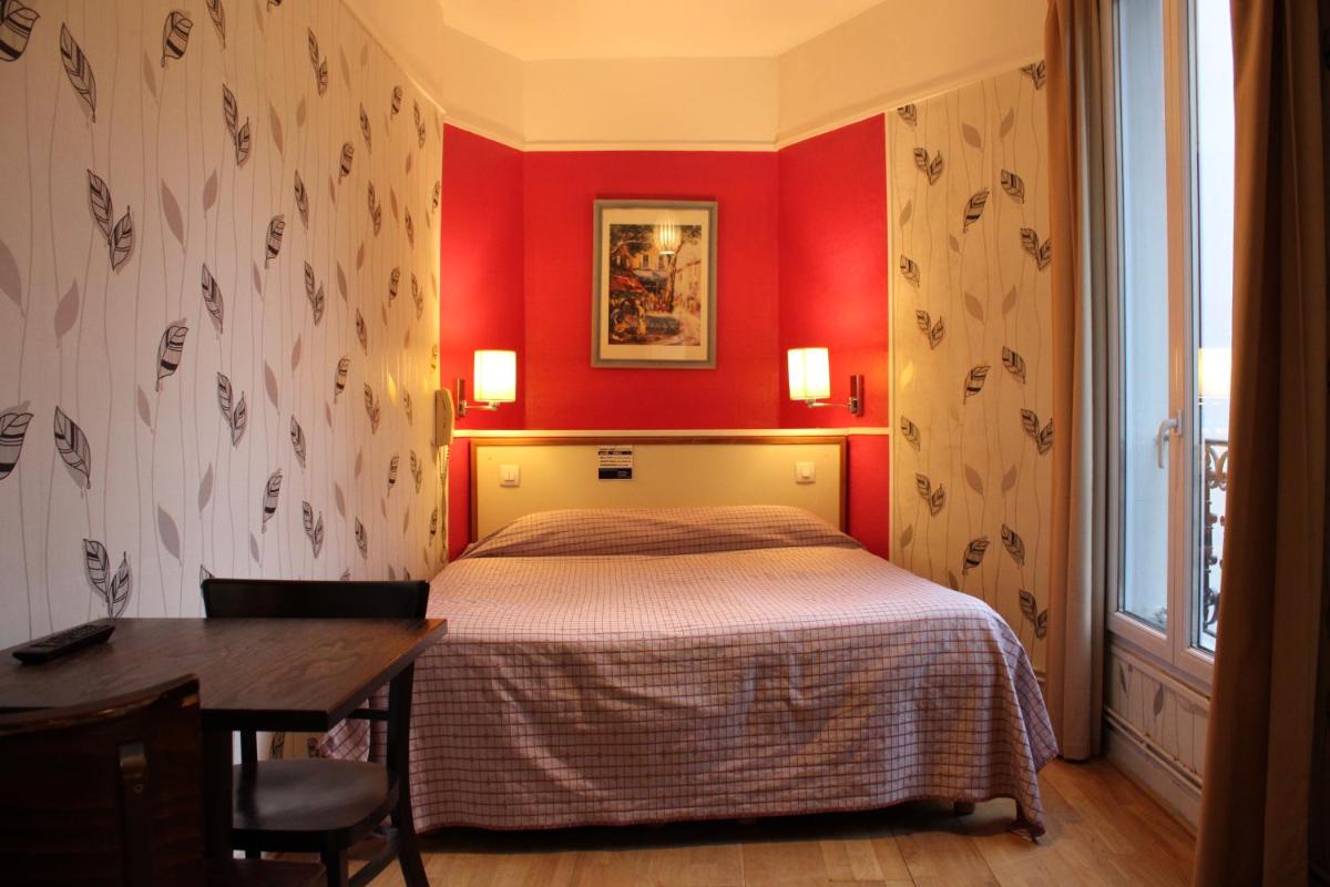 Double Room with Shared Bathroom photo 2