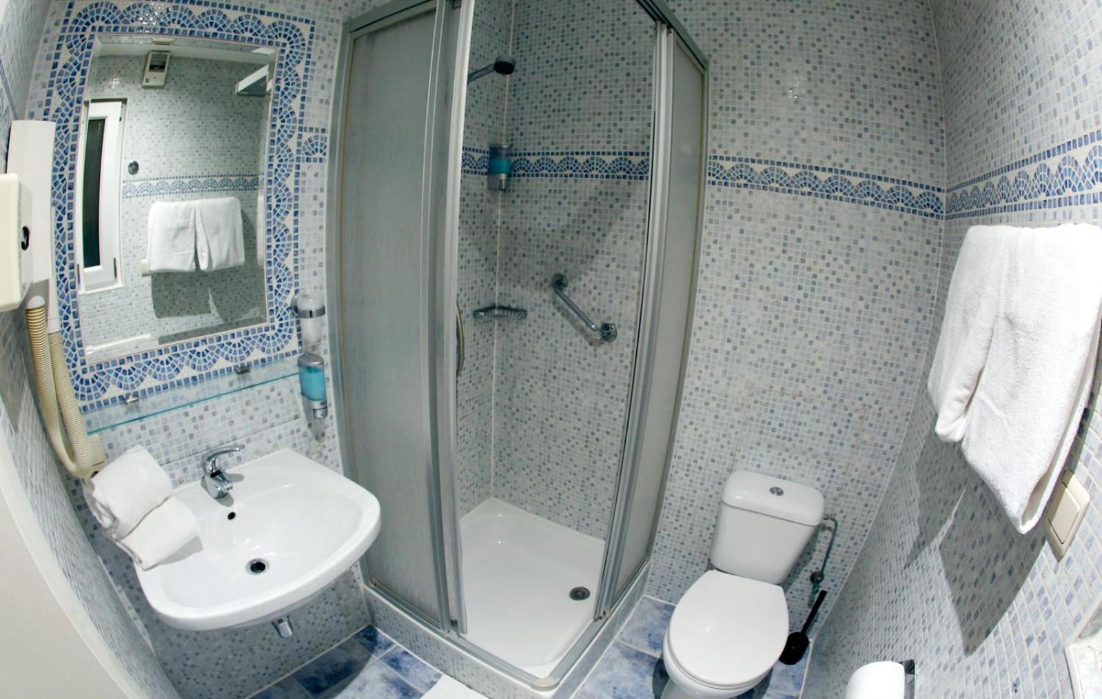 Standard Double Room - Photo 2