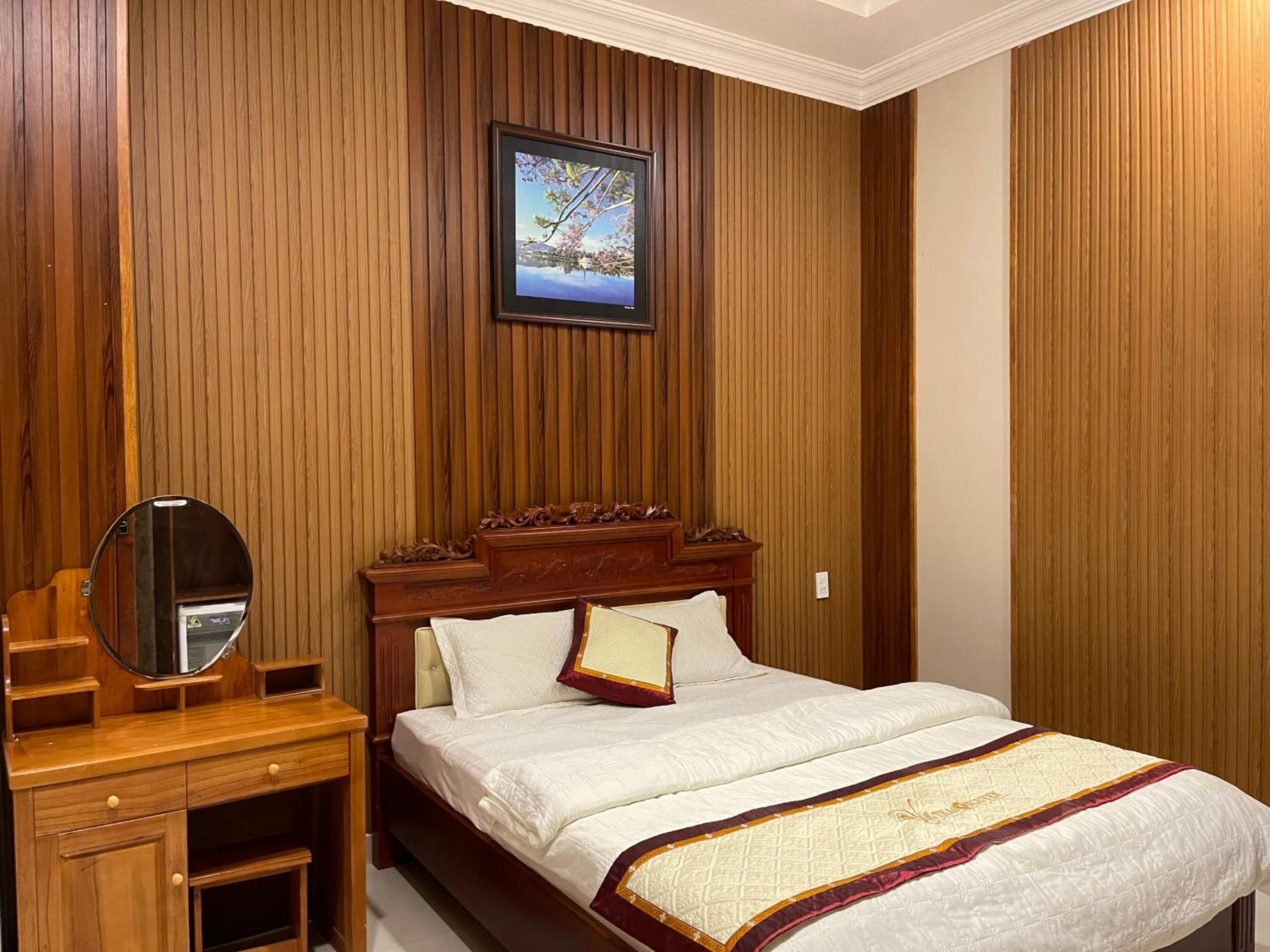Deluxe Room (2 Adults + 1 Child)