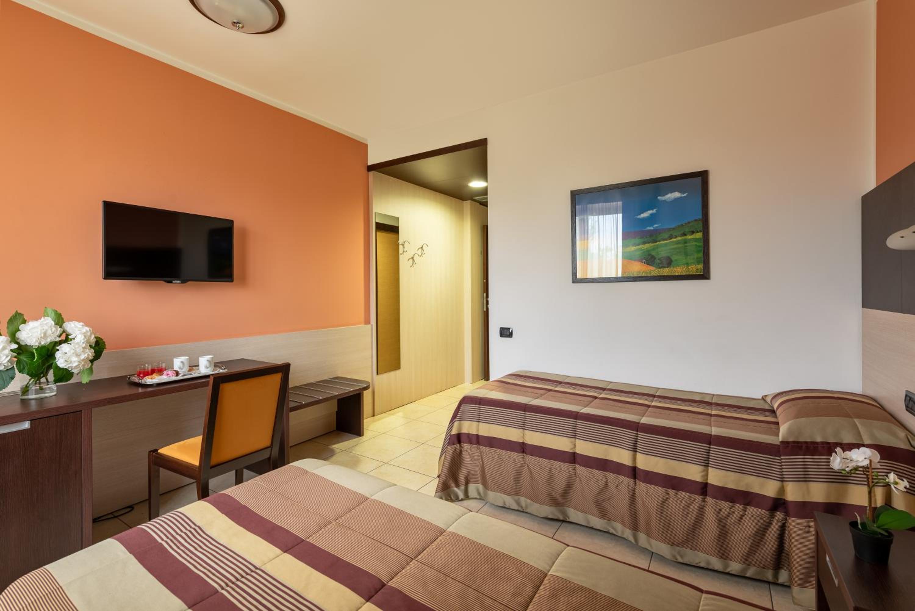 Twin Room - Photo 4
