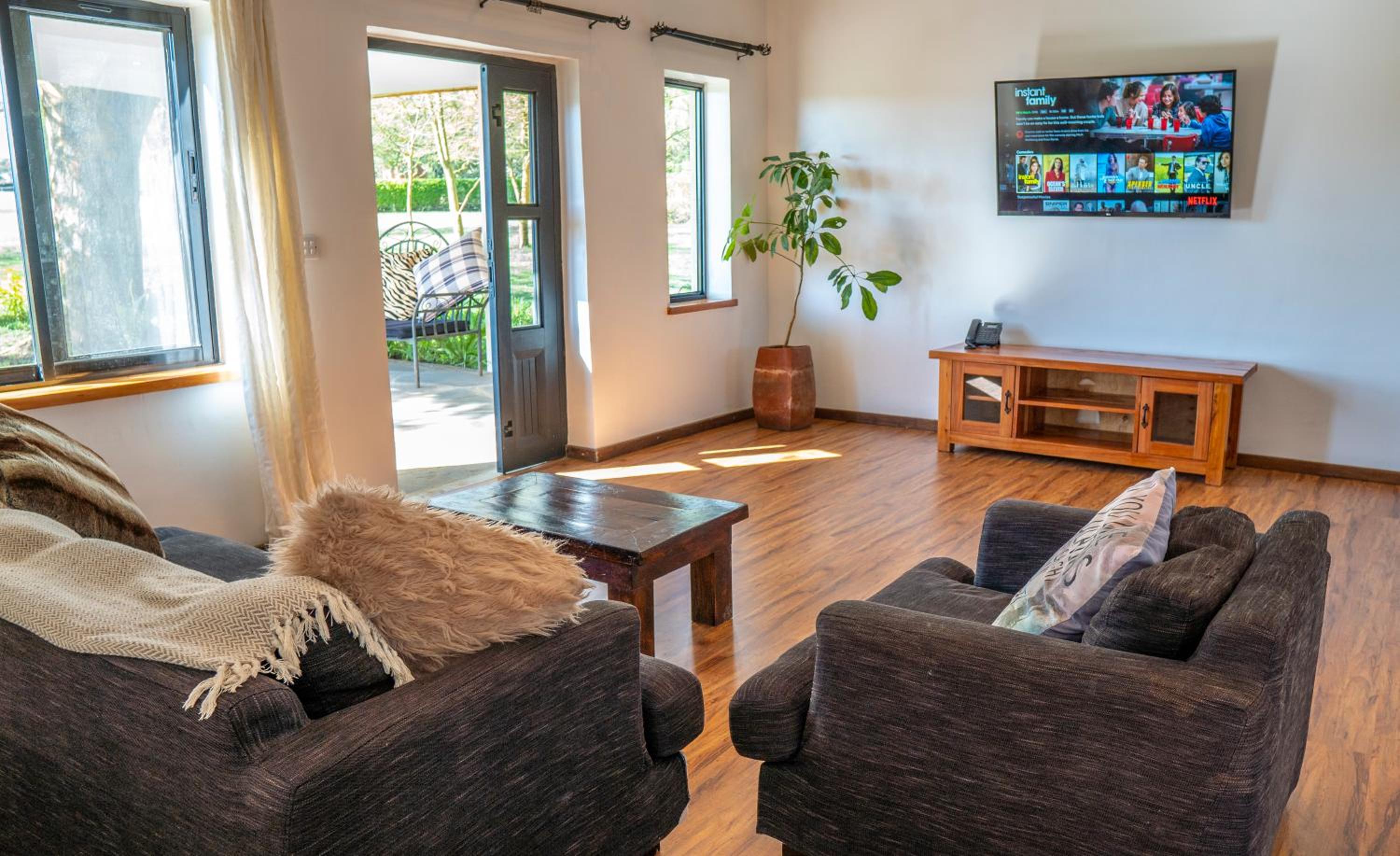 Two-Bedroom House - Photo 1