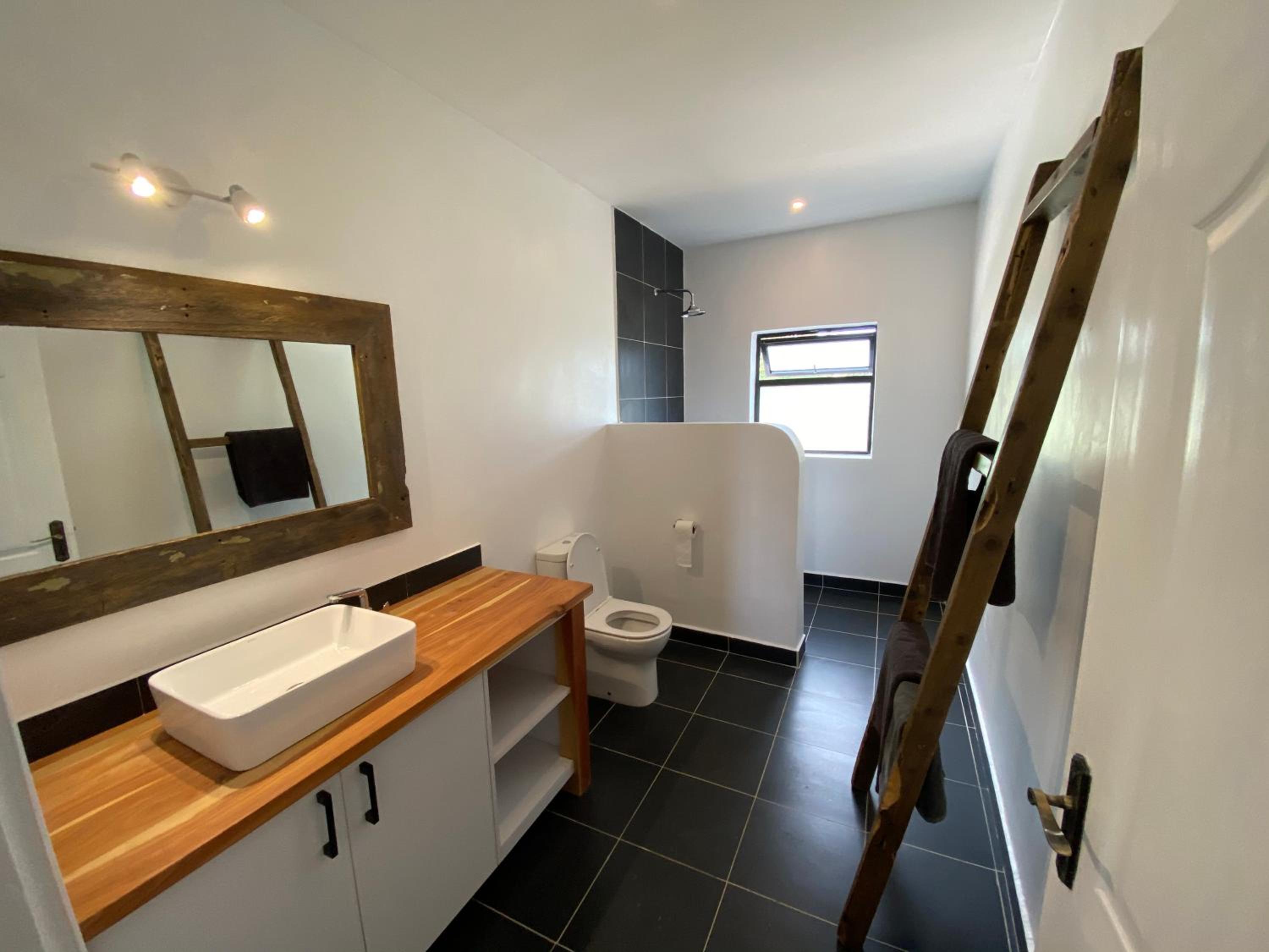 Two-Bedroom House - Photo 16